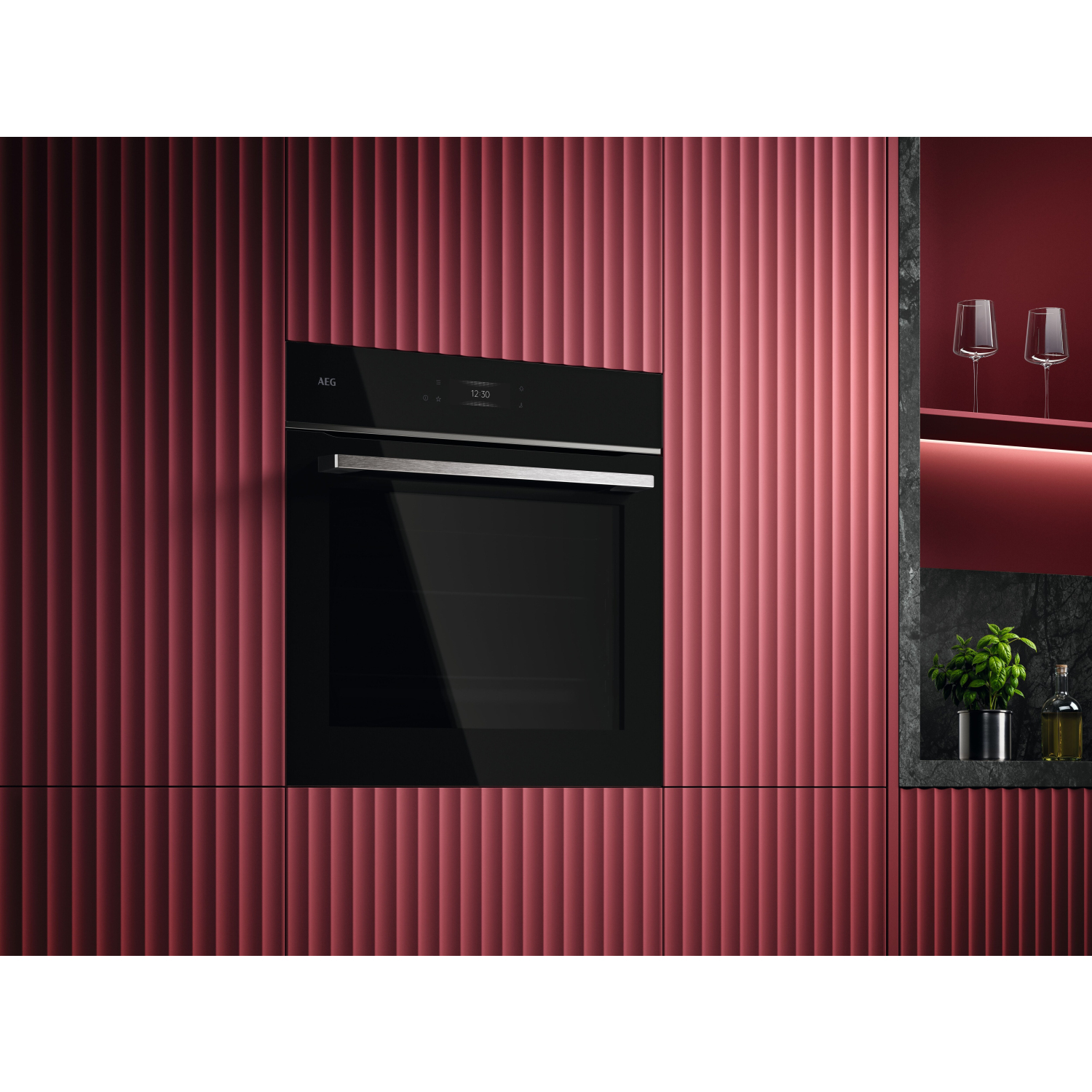 AEG GX7PB63FSB 59.6cm Built In Electric Single Oven with PizzaExpert - Gloss Black with Steel Trim full image