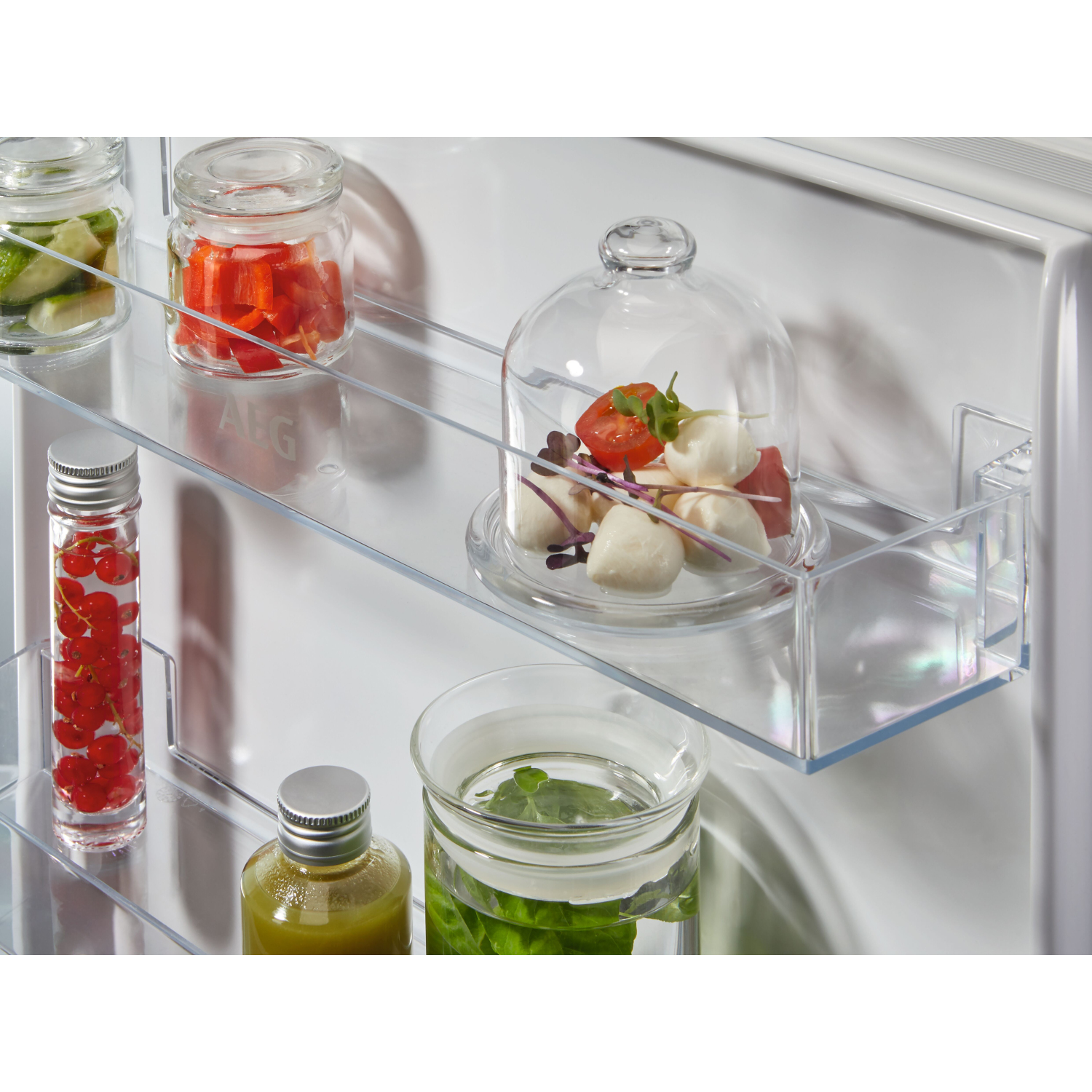 AEG NSC6L18ZES 54.6cm 70/30 Built In Low Frost Fridge Freezer full image