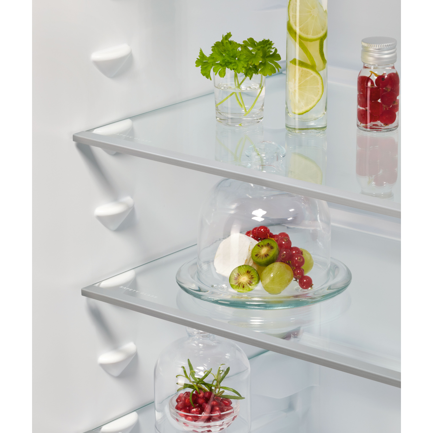 AEG NSC7N18ZES 54.6cm 70/30 Built In Frost Free Fridge Freezer full image