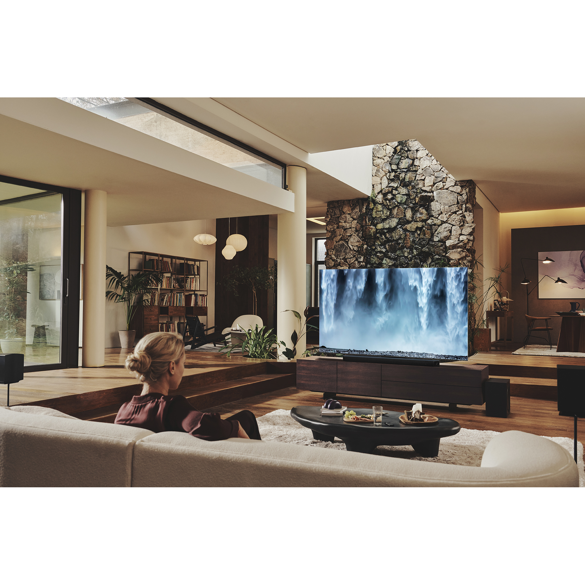 Samsung QE75QN900BTXXU 75" 8K HDR QLED Smart TV with Voice Assistants thumbnail image