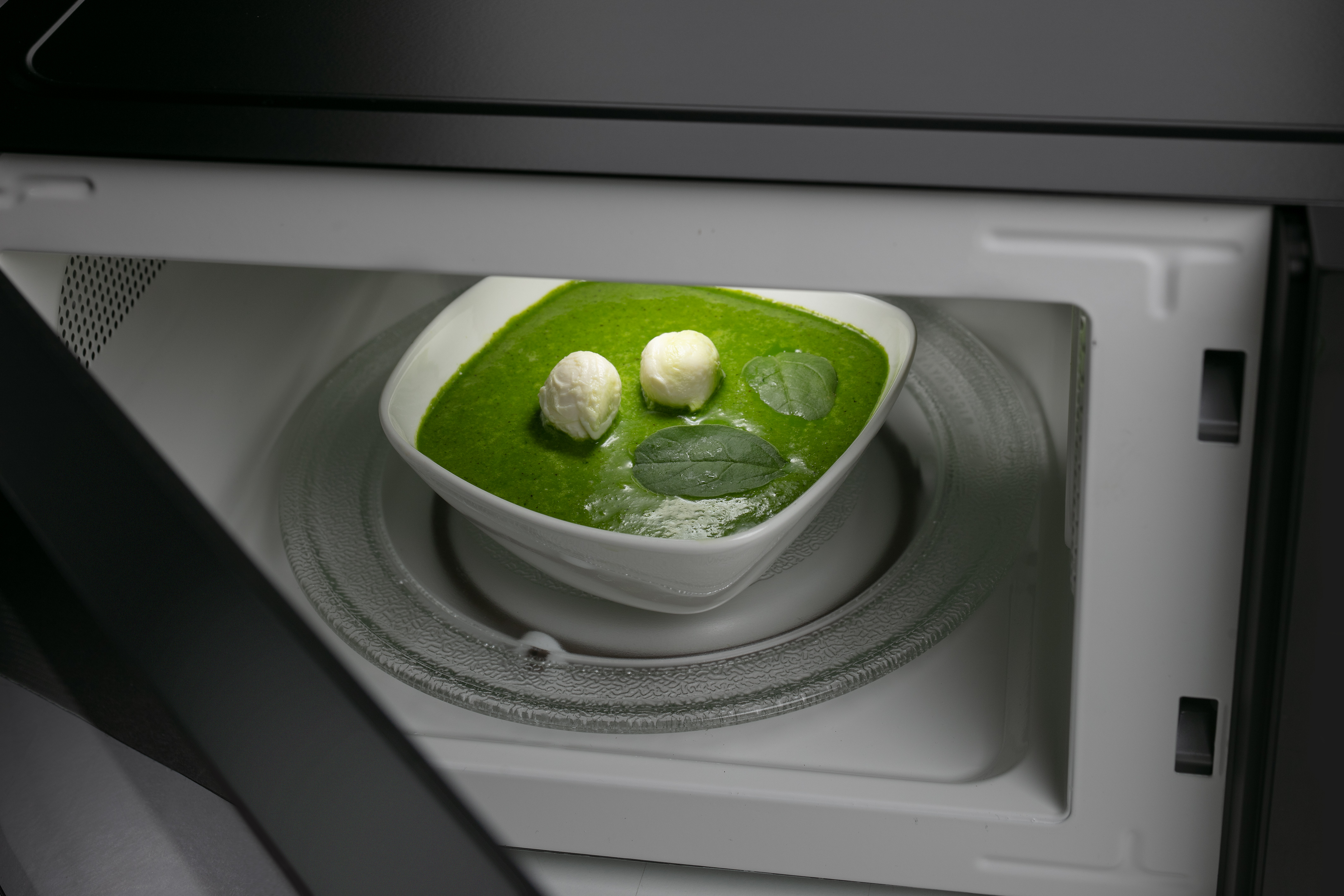Hisense H28MOBS8HGUK 28 Litre Microwave with Grill - Black thumbnail image