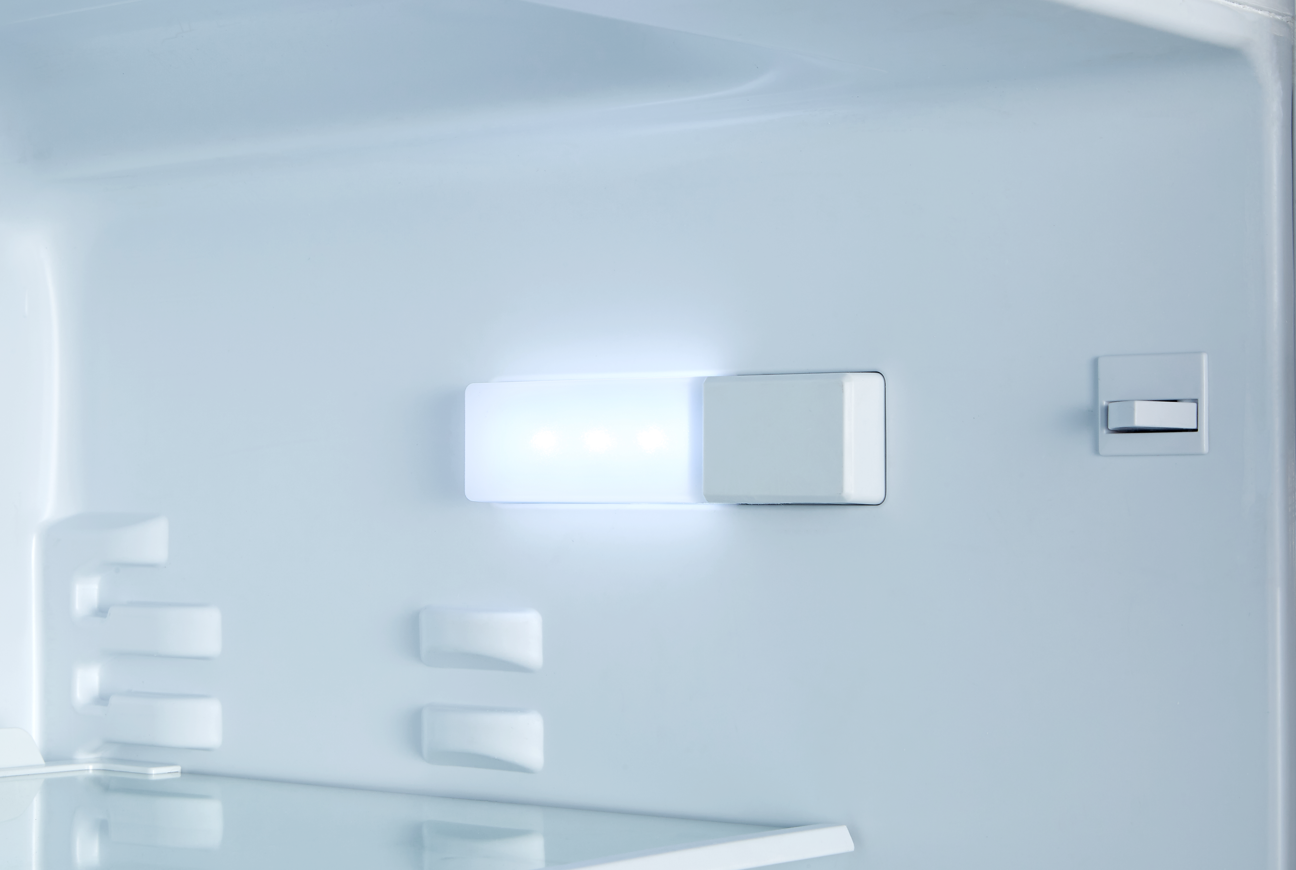 Hisense RUL178D4AW1 59.5cm Integrated Undercounter Larder- White thumbnail image