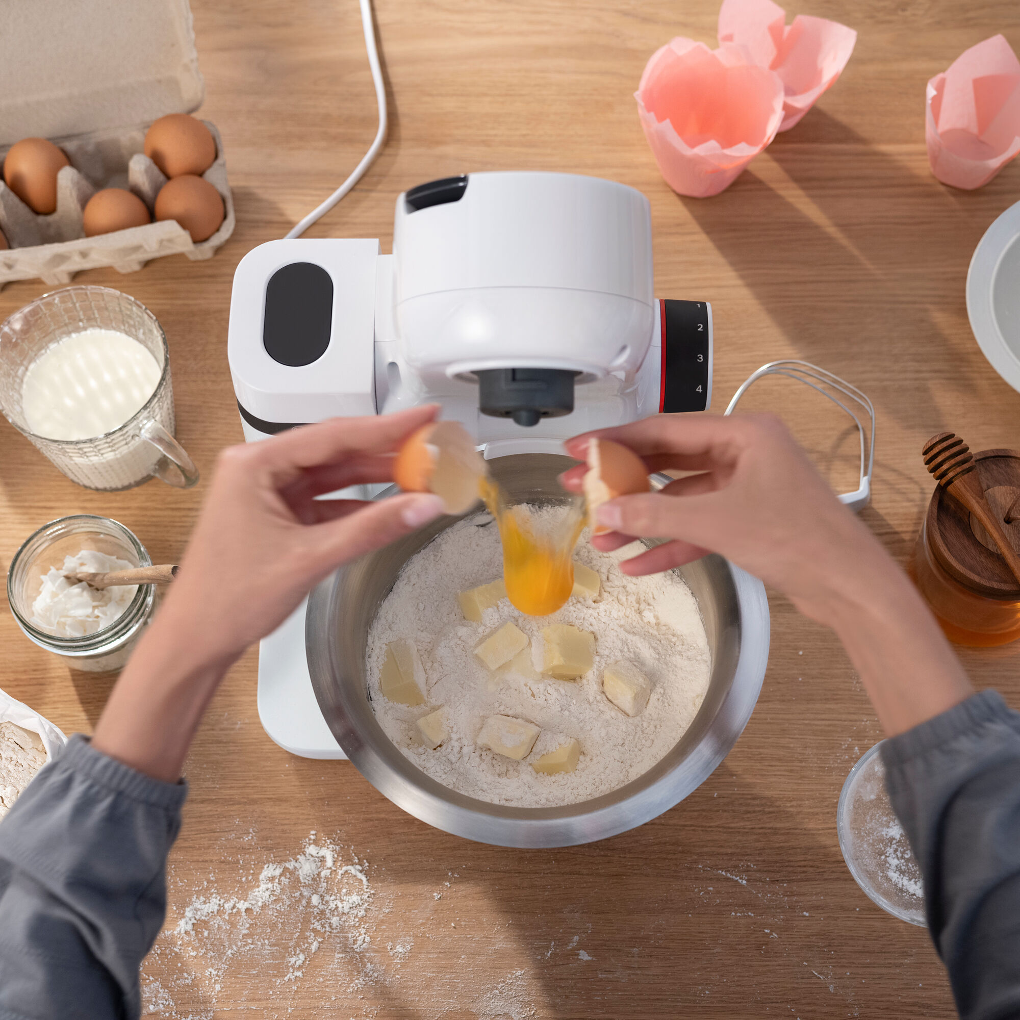 Bosch MUMS2EW00G Serie 2 3.8 litre 700W Stand Mixer - White thumbnail image