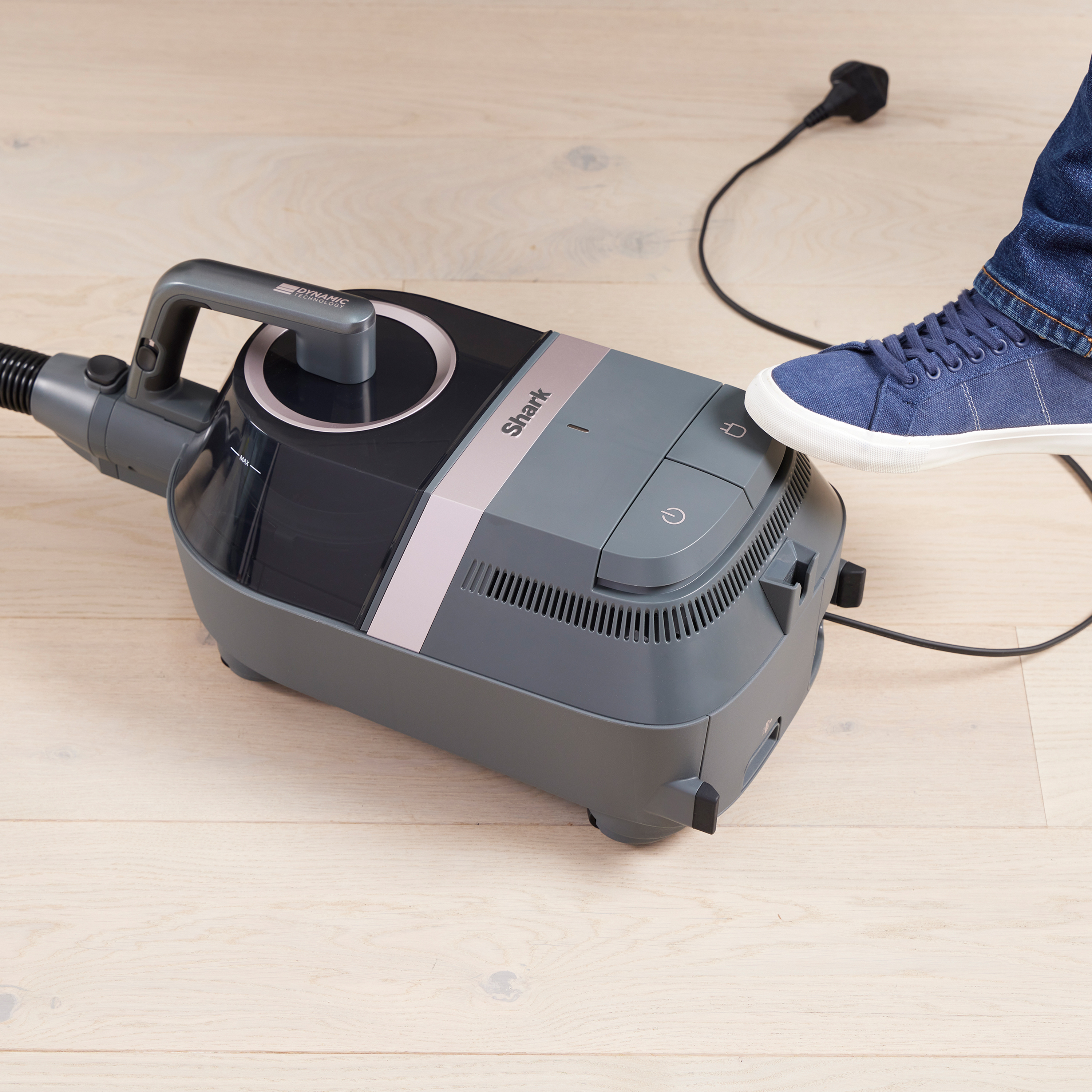 Shark CV100UKT Bagless Cylinder Vacuum Cleaner Pet Model with Dynamic Technology thumbnail image