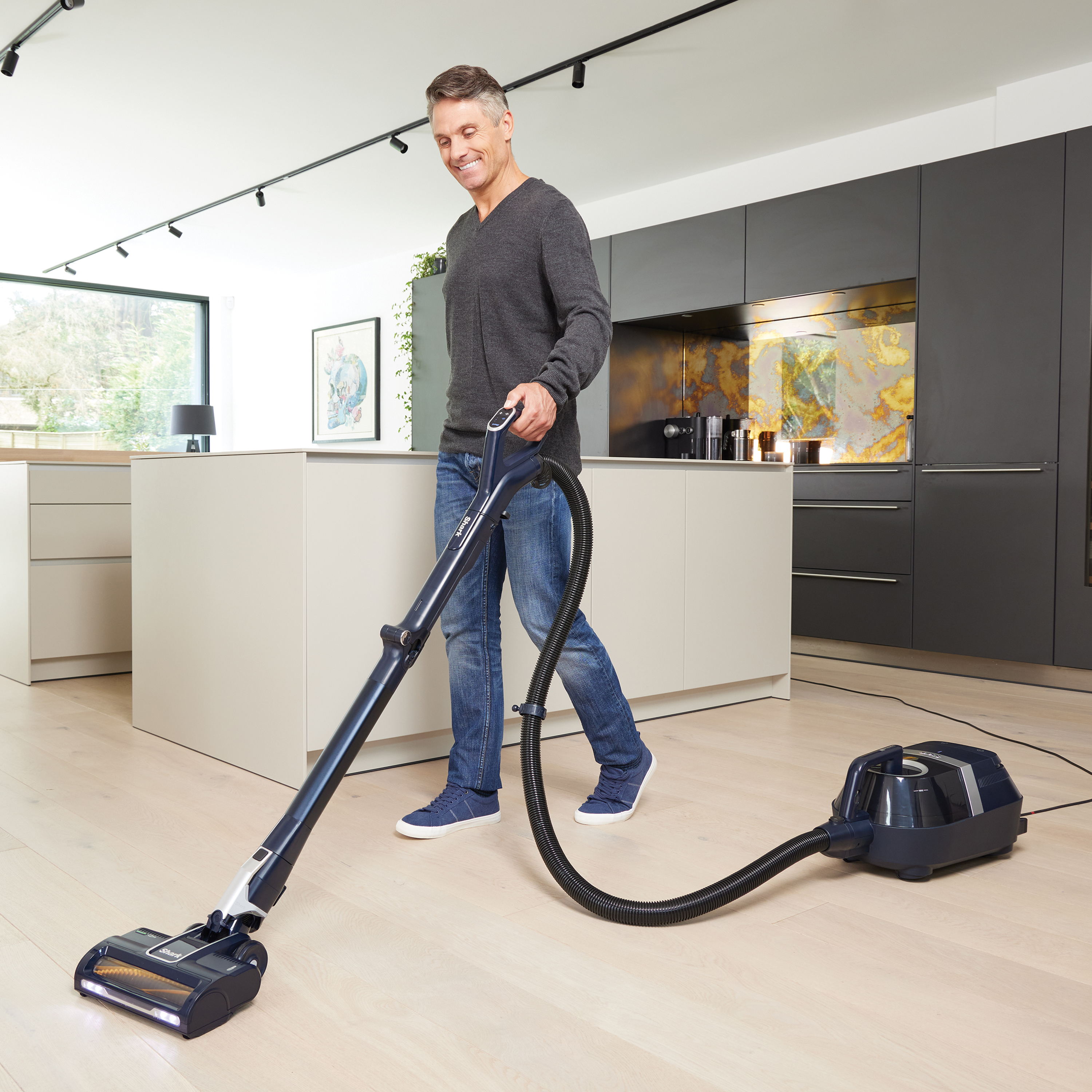 Shark CZ250UKT Bagless Cylinder Vacuum Cleaner with Dynamic Technology & Anti Hair Wrap Pet Model - Blue / Silver thumbnail image