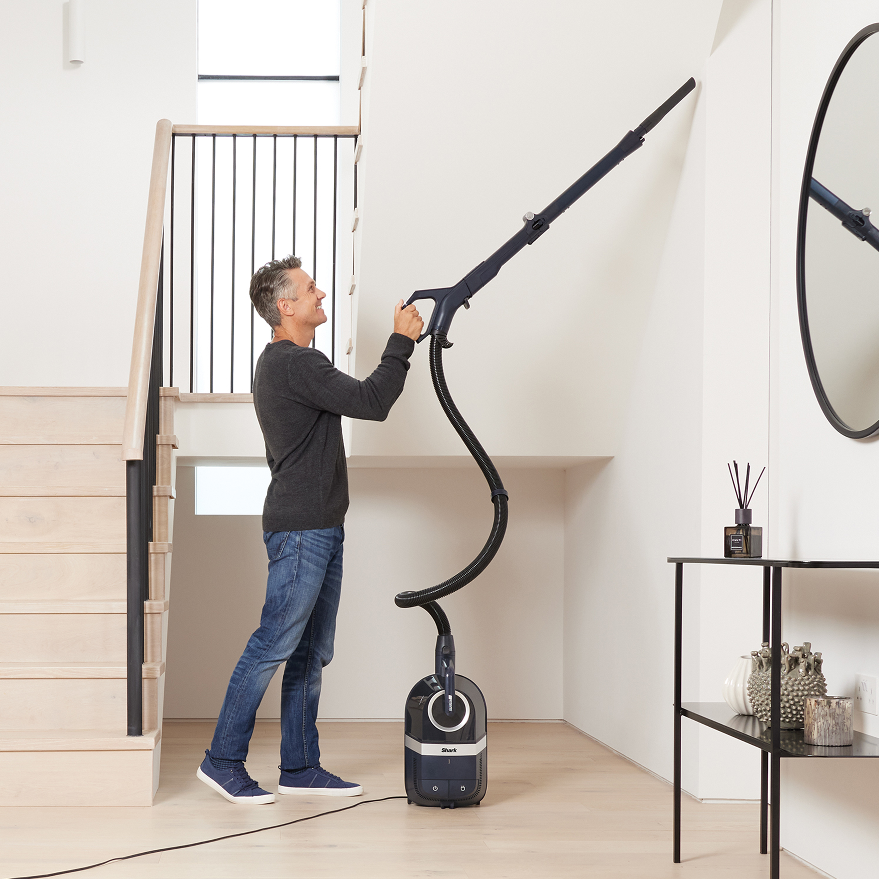 Shark CZ250UKT Bagless Cylinder Vacuum Cleaner with Dynamic Technology & Anti Hair Wrap Pet Model - Blue / Silver thumbnail image