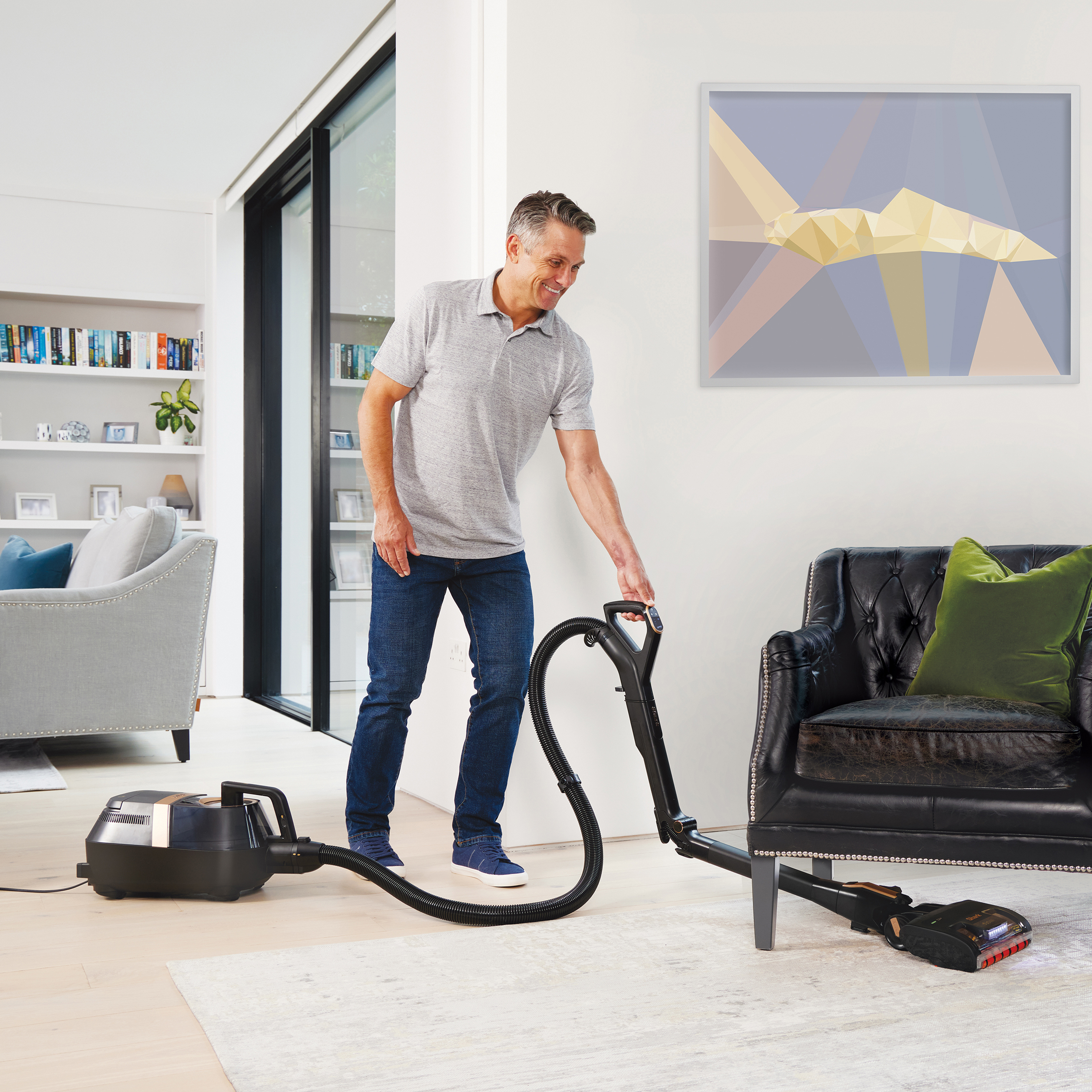 Shark CZ500UKT Bagless Cylinder Vacuum Cleaner with Dynamic Technology Anti Hair Wrap & DuoClean Pet Model - Black / Copper thumbnail image