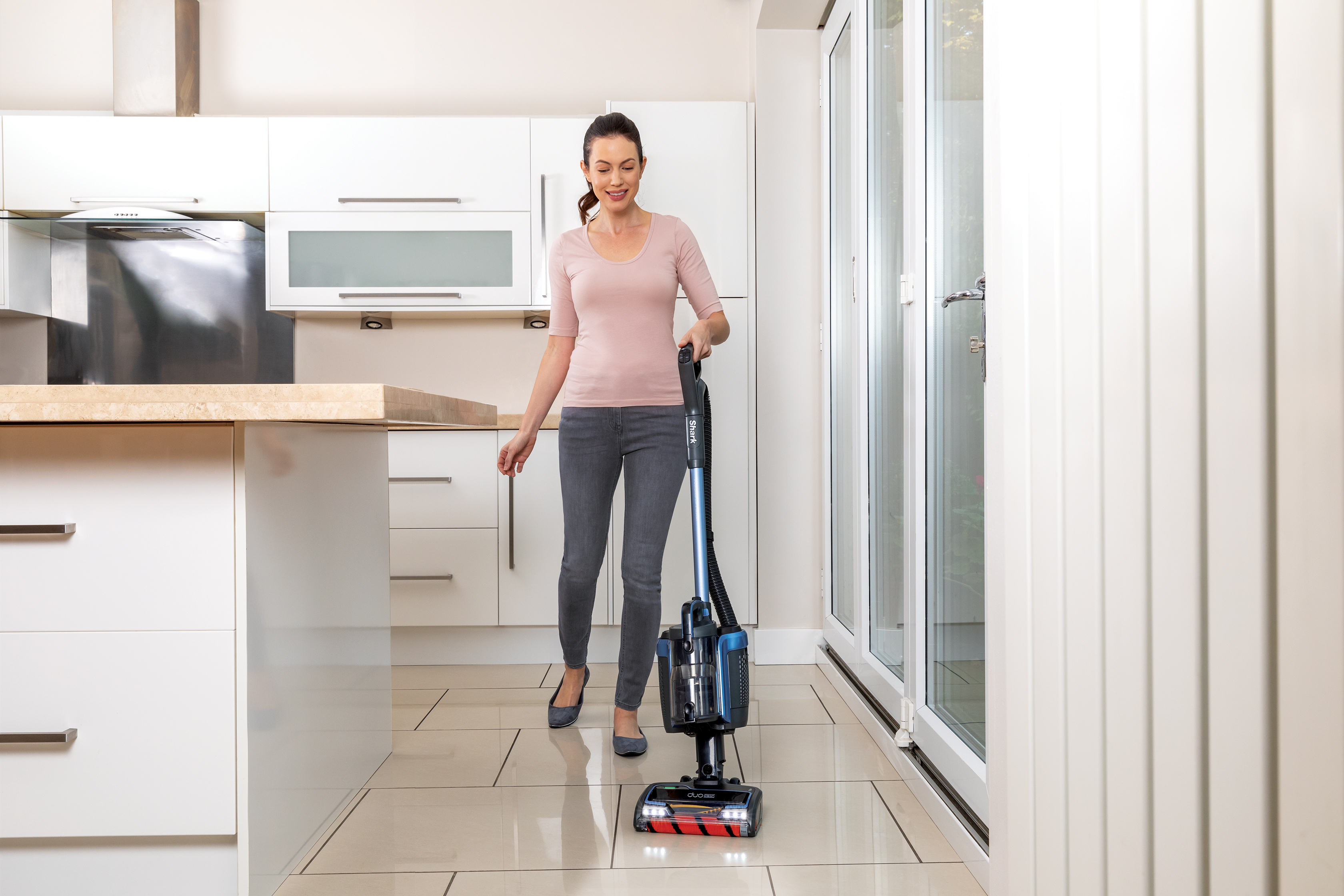 Shark ICZ160UK Cordless Upright Vacuum Cleaner - 50 Minute Run Time thumbnail image