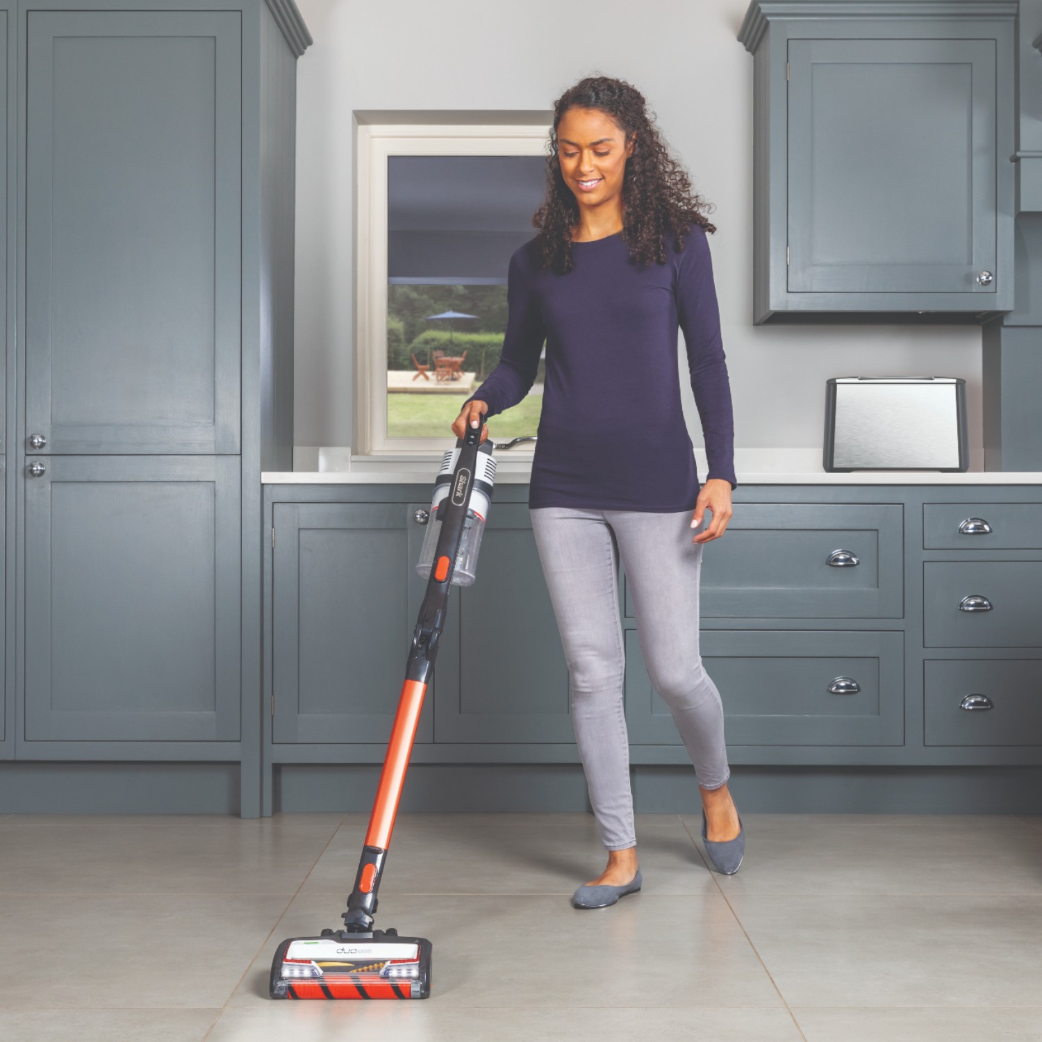 Shark IZ201UK Anti Hair Wrap Cordless Vacuum Cleaner - 40 Minute Run Time thumbnail image