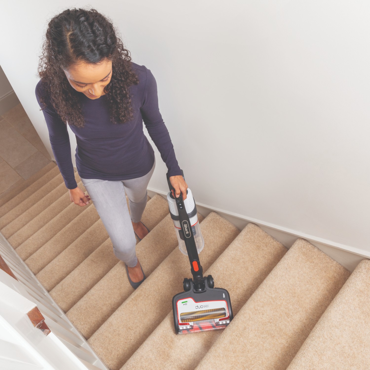 Shark IZ201UK Anti Hair Wrap Cordless Vacuum Cleaner - 40 Minute Run Time thumbnail image