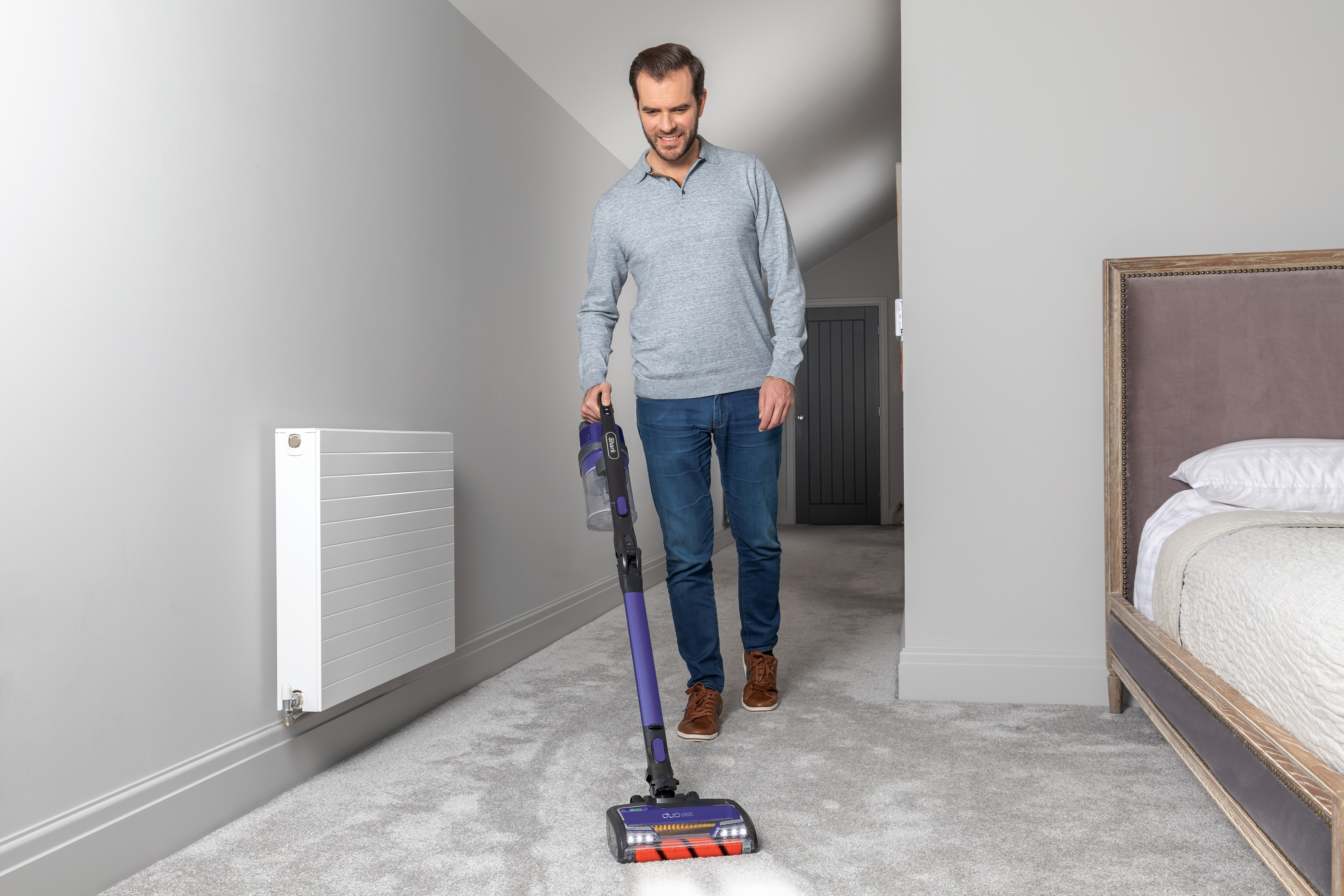 Shark IZ251UK Cordless Stick Vacuum Cleaner - 80 Minute Run Time thumbnail image
