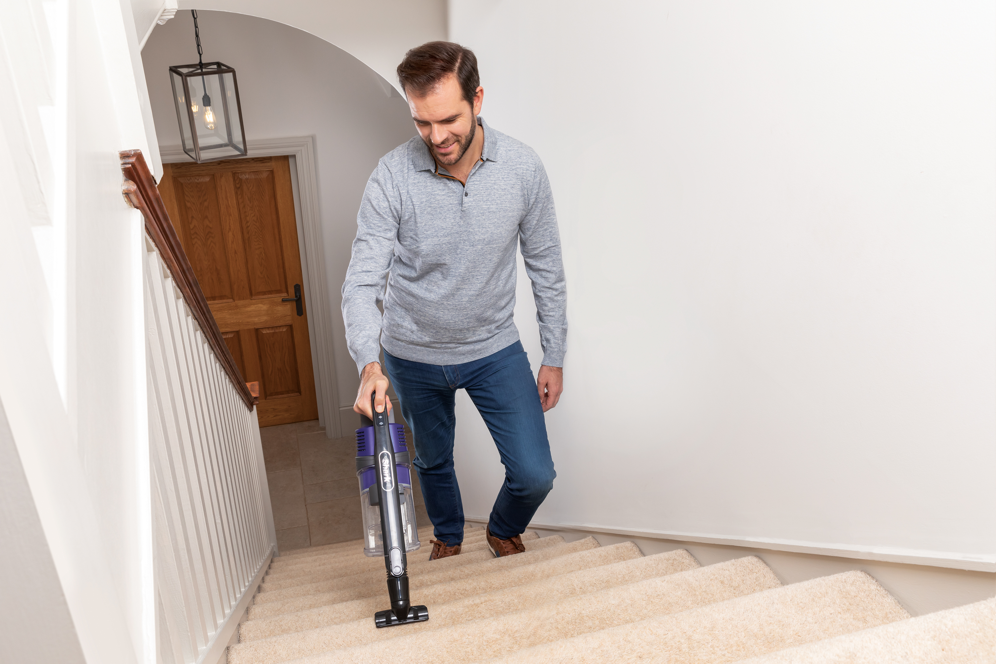 Shark IZ251UK Cordless Stick Vacuum Cleaner - 80 Minute Run Time thumbnail image