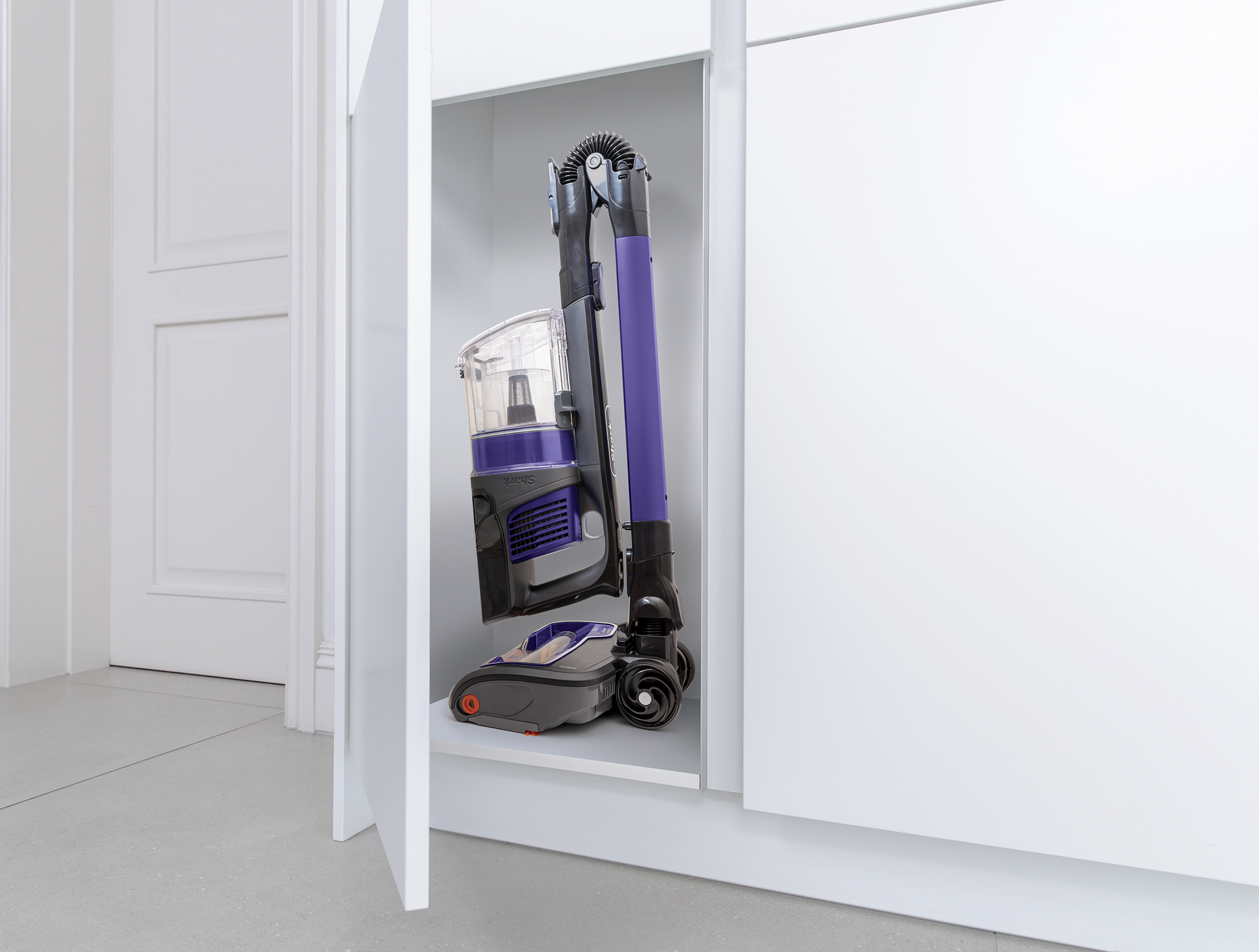 Shark IZ251UK Cordless Stick Vacuum Cleaner - 80 Minute Run Time thumbnail image