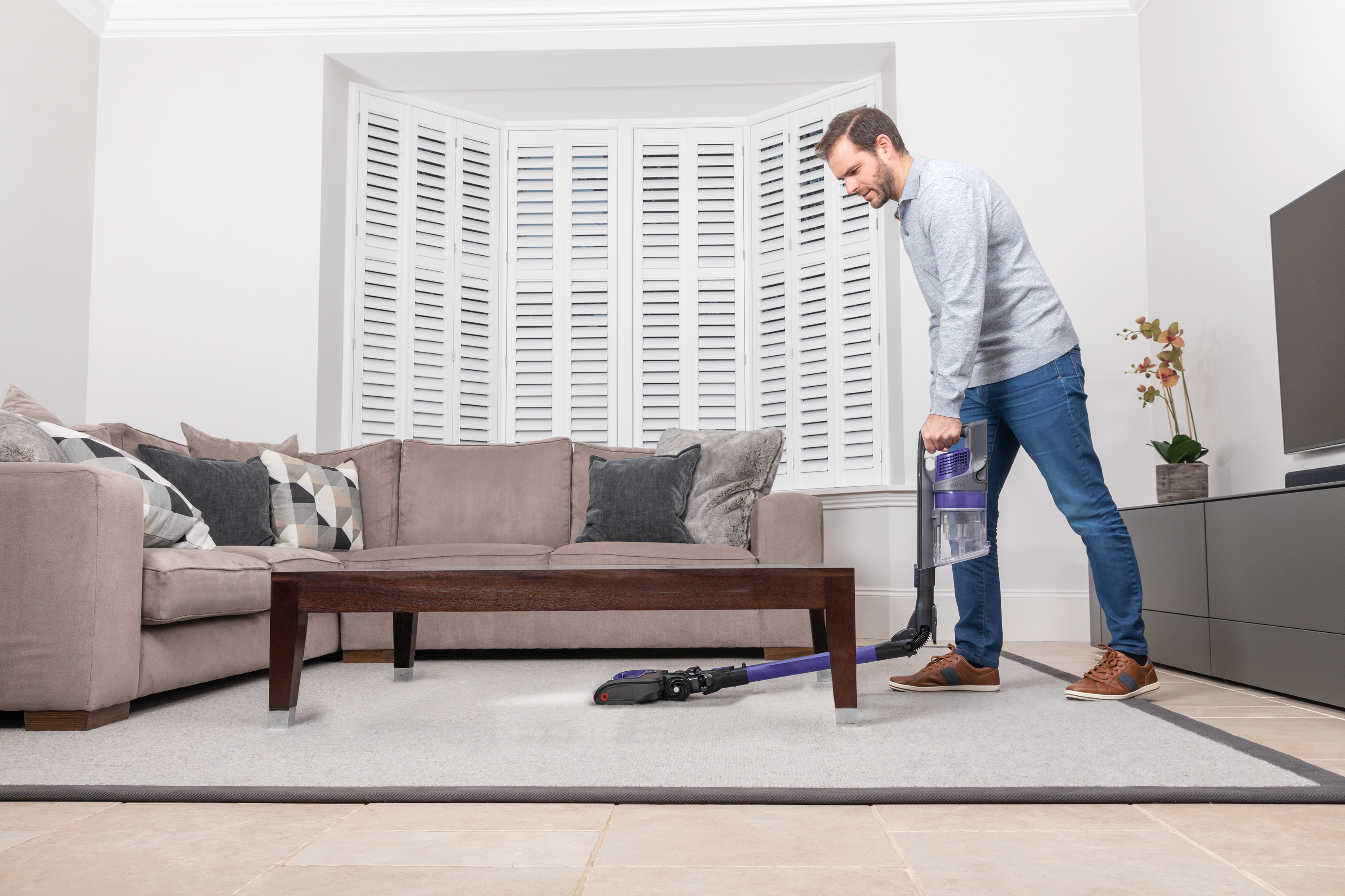 Shark IZ251UK Cordless Stick Vacuum Cleaner - 80 Minute Run Time thumbnail image
