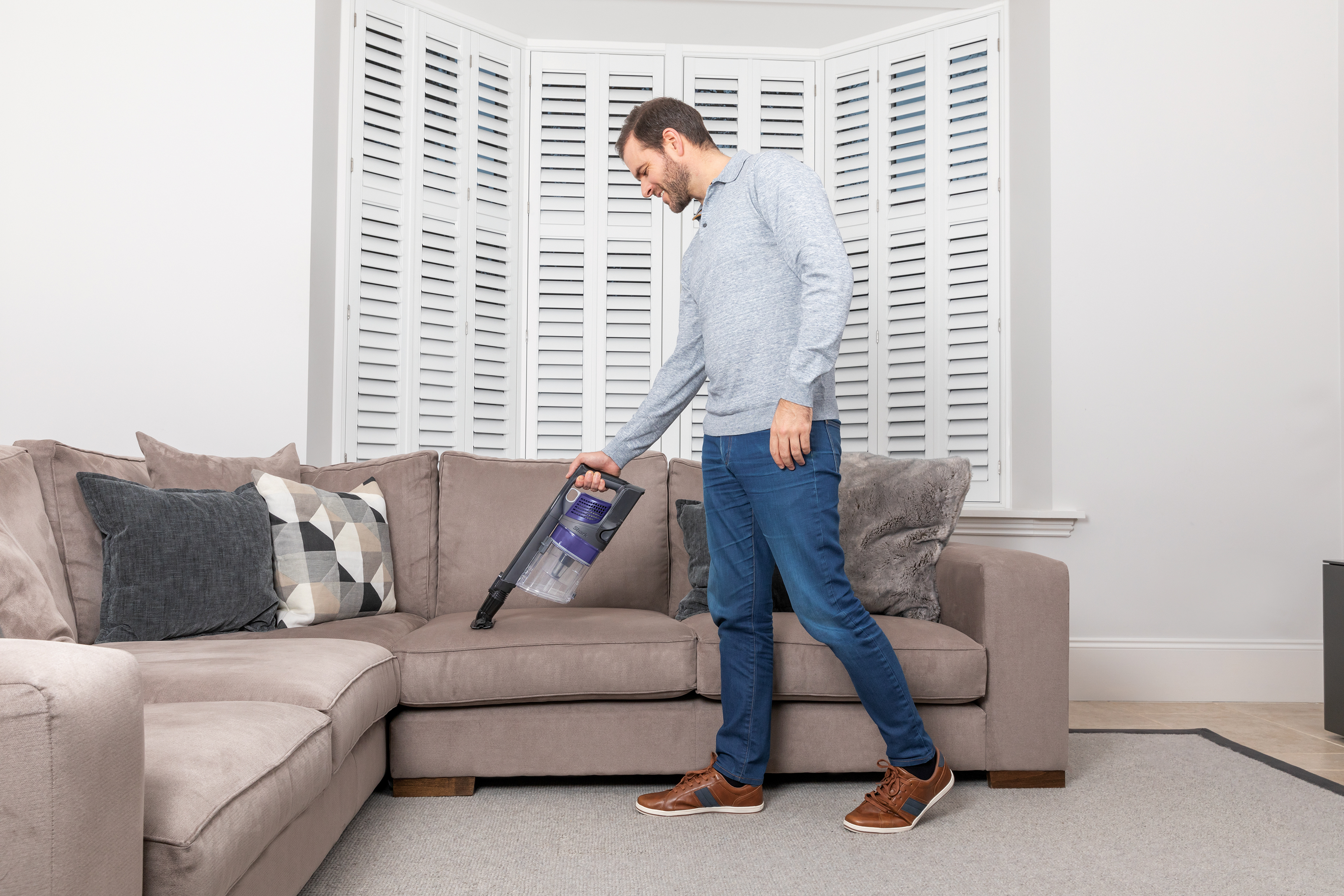 Shark IZ251UK Cordless Stick Vacuum Cleaner - 80 Minute Run Time thumbnail image