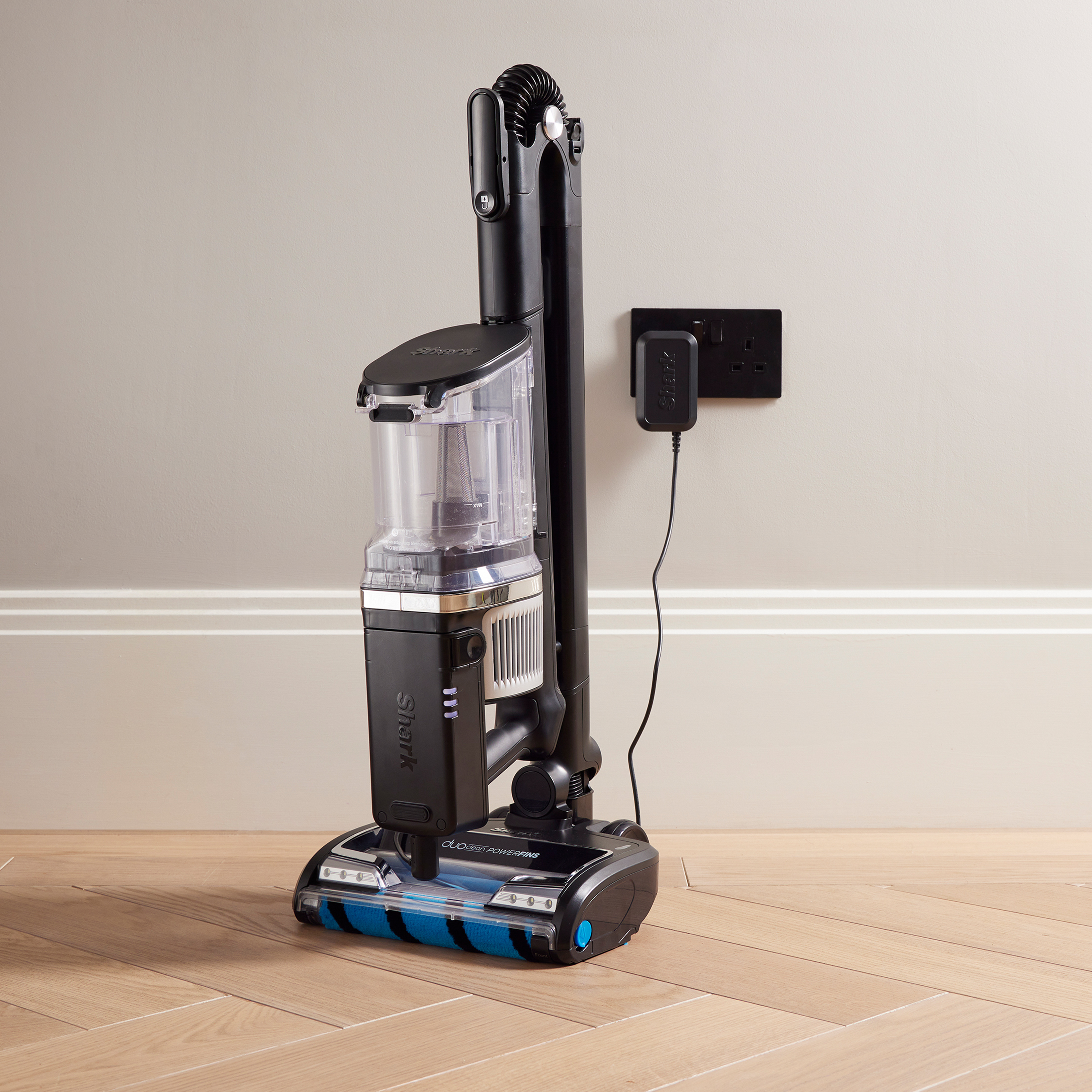Shark IZ320UK Anti Hair Wrap Cordless Stick Vacuum Cleaner with PowerFins & Flexology 2 Battery 120 Minute Run Time - Silver thumbnail image
