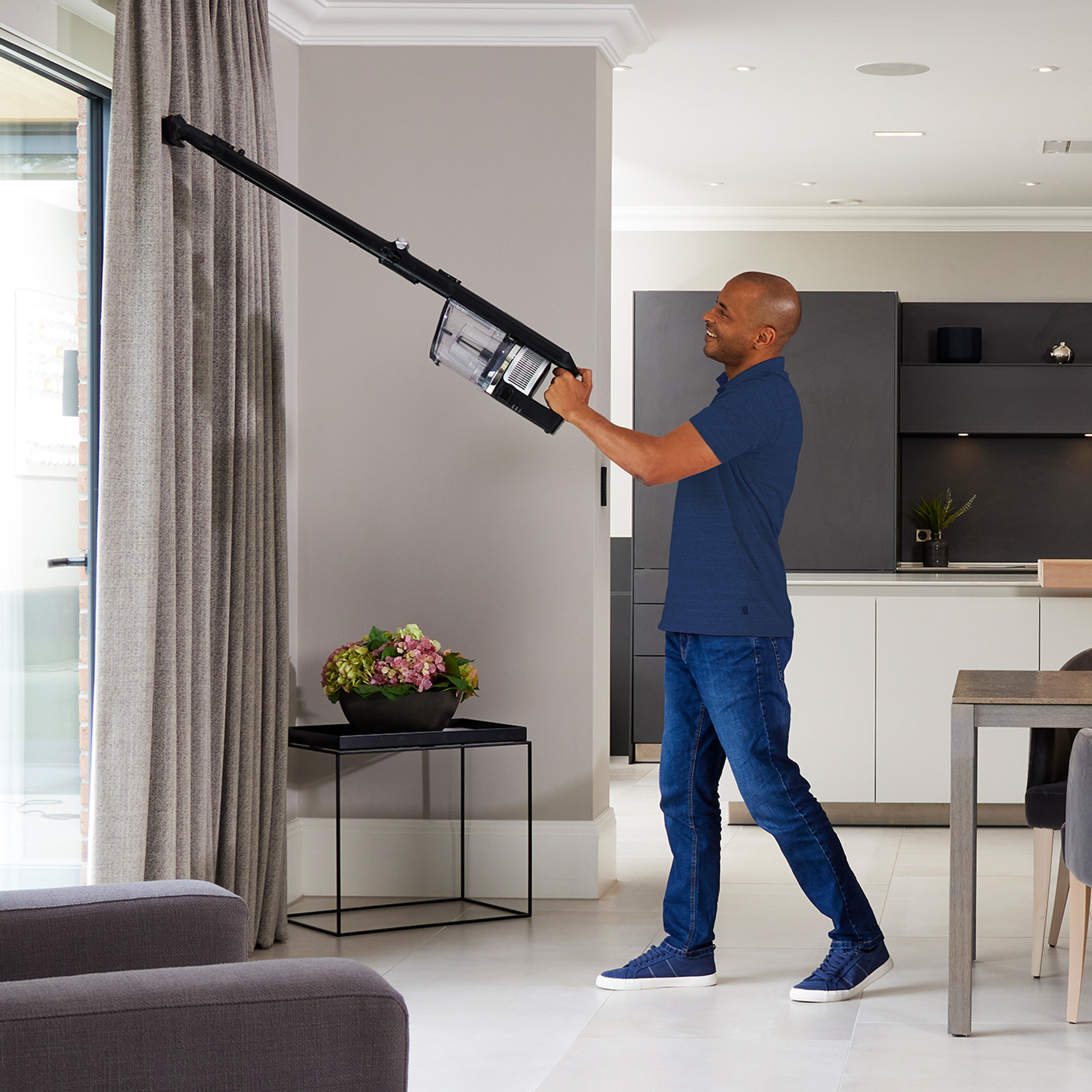 Shark IZ320UK Anti Hair Wrap Cordless Stick Vacuum Cleaner with PowerFins & Flexology 2 Battery 120 Minute Run Time - Silver thumbnail image