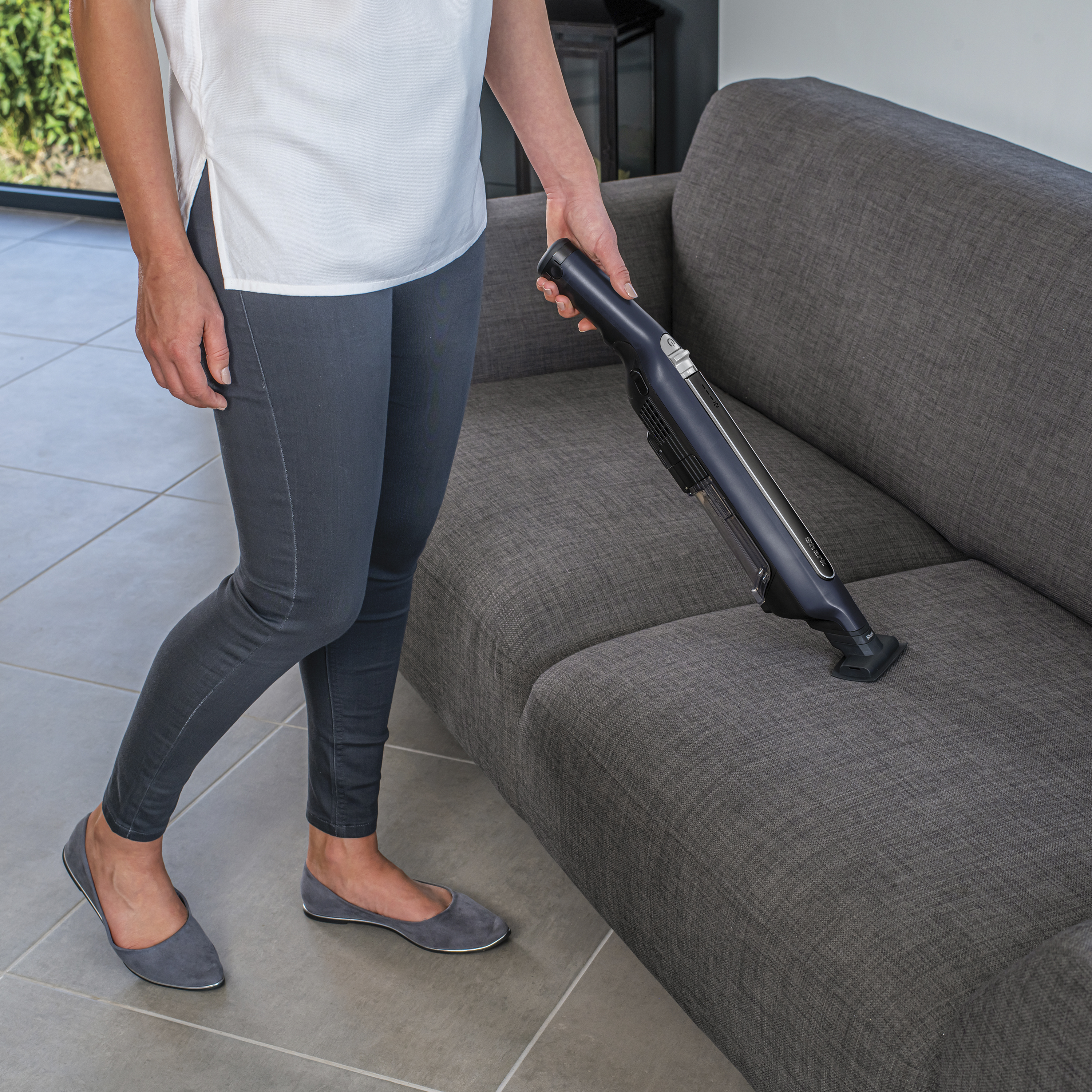 Shark WV362UKT Cordless Stick Vacuum Cleaner with anti hair wrap technolgy- Run Time 32minutes- Royal Blue thumbnail image