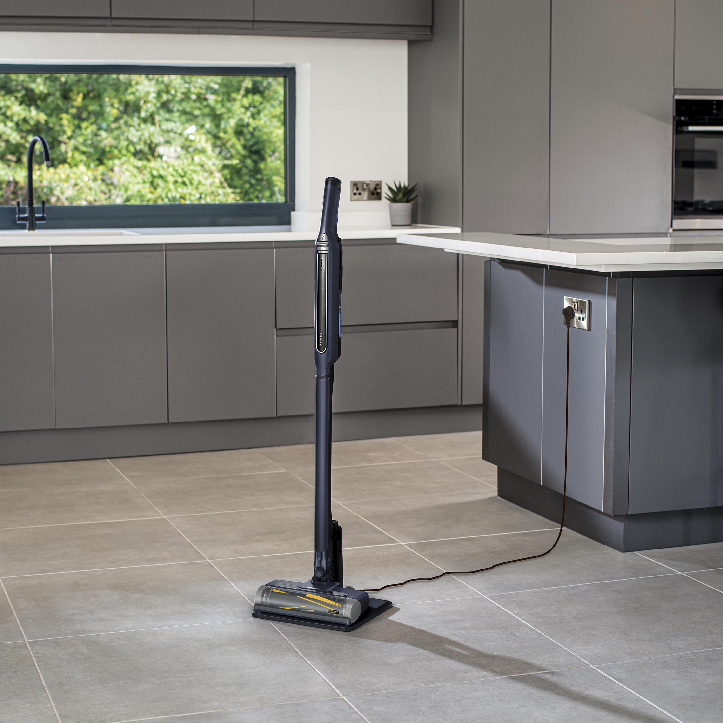 Shark WV362UKT Cordless Stick Vacuum Cleaner with anti hair wrap technolgy- Run Time 32minutes- Royal Blue thumbnail image