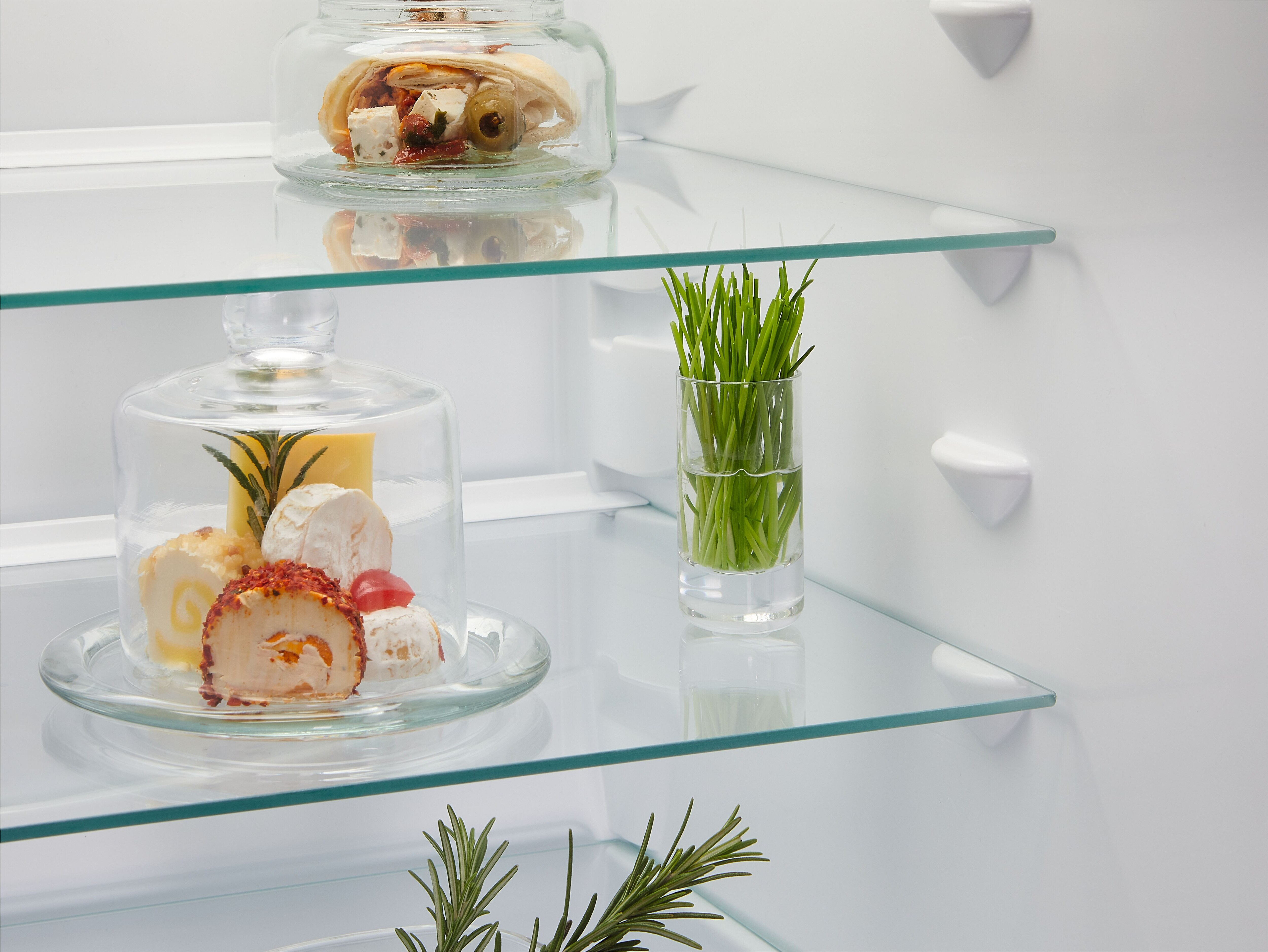 AEG NSC6L18ZES 54.6cm 70/30 Built In Low Frost Fridge Freezer thumbnail image