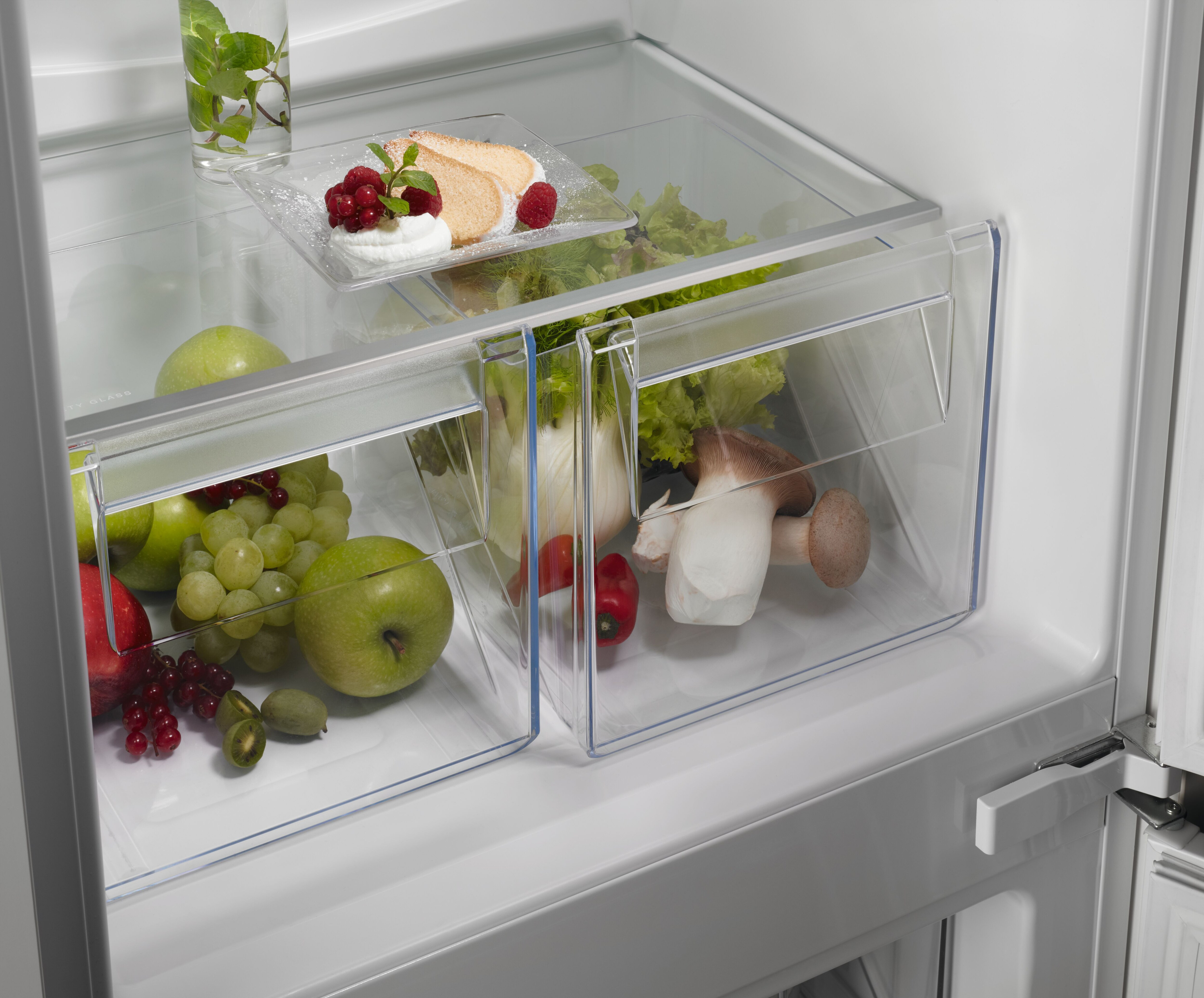 AEG NSC7N18ZES 54.6cm 70/30 Built In Frost Free Fridge Freezer thumbnail image