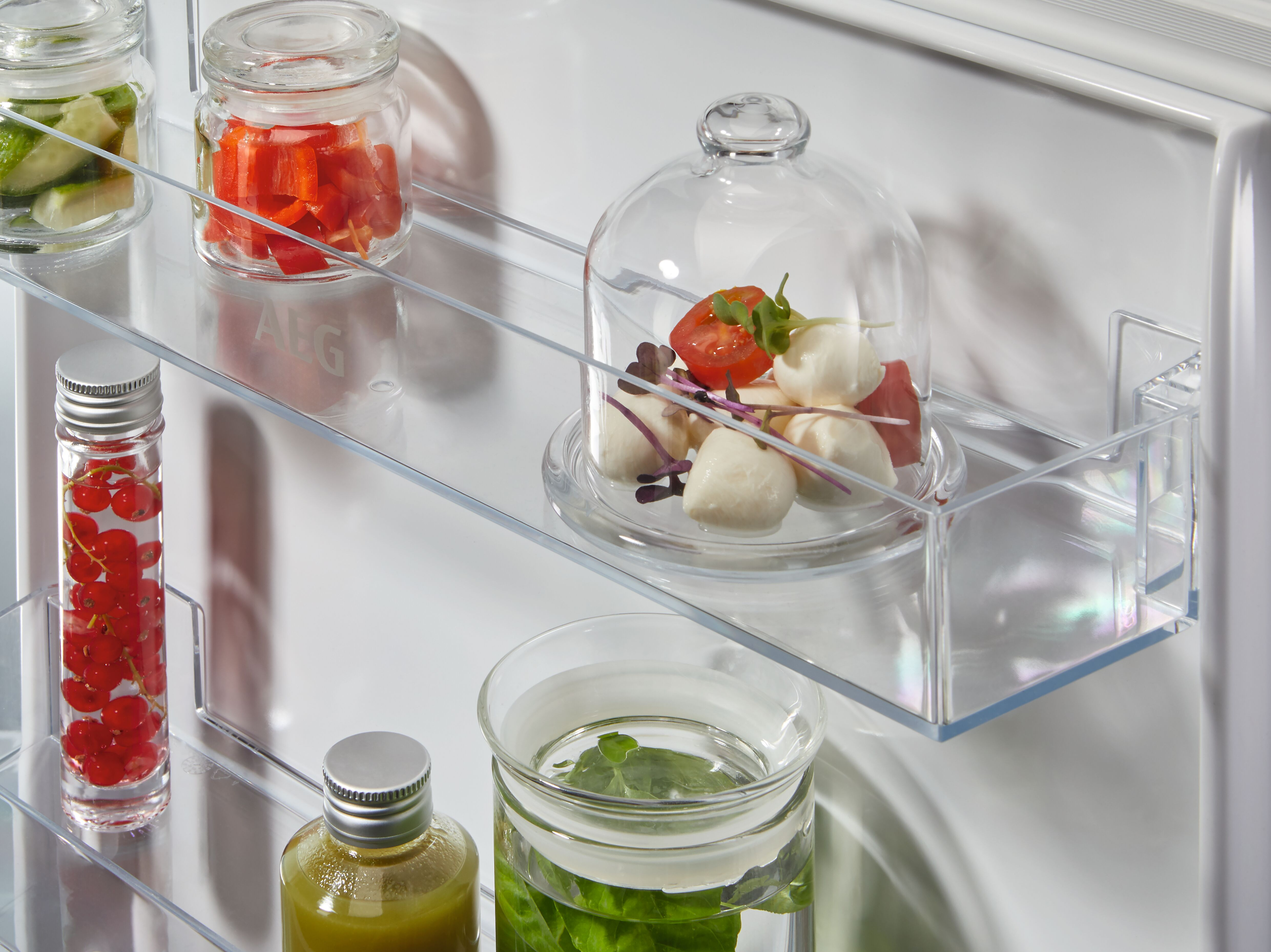 AEG NSC7N18ZES 54.6cm 70/30 Built In Frost Free Fridge Freezer thumbnail image