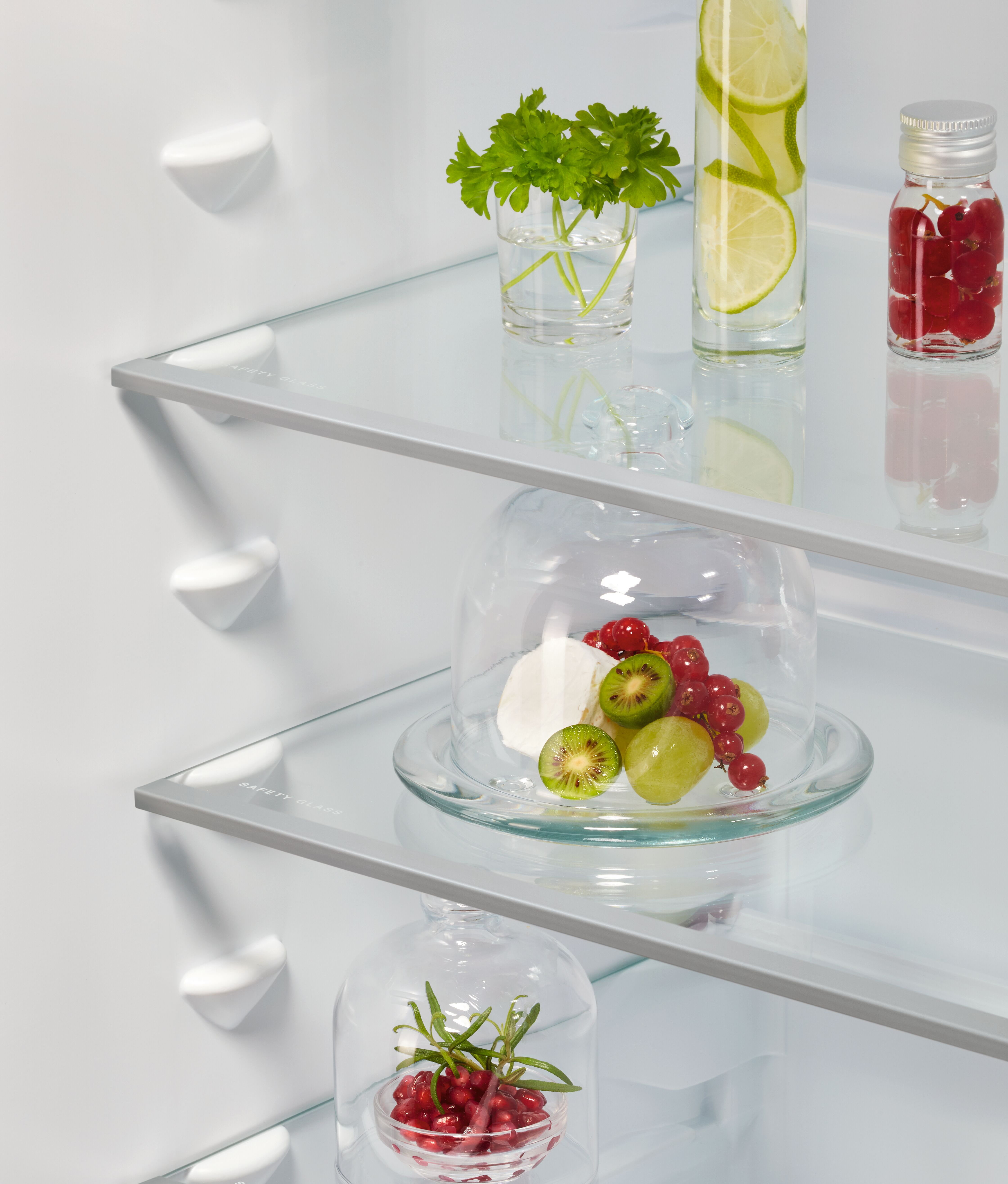 AEG NSC7N18ZES 54.6cm 70/30 Built In Frost Free Fridge Freezer thumbnail image