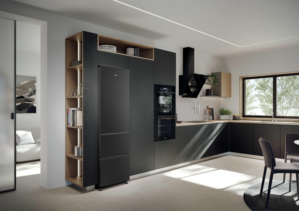 Haier HTR3518ENMTK 60/40 Fridge Freezer - Black thumbnail image