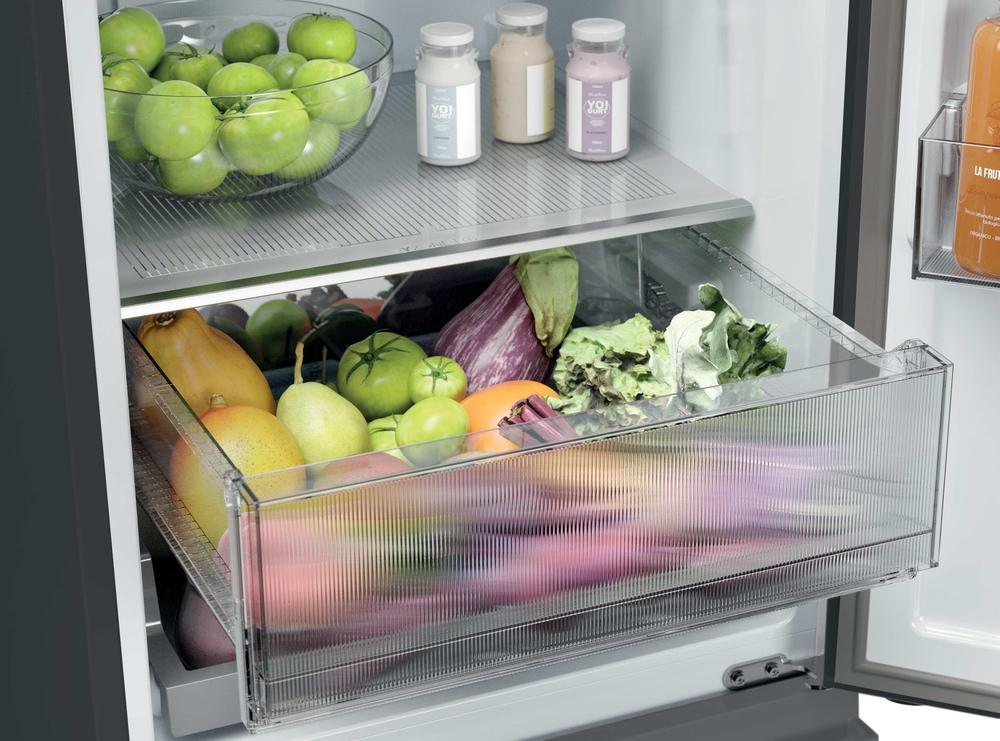 Haier HTR3518ENMTK 60/40 Fridge Freezer - Black thumbnail image