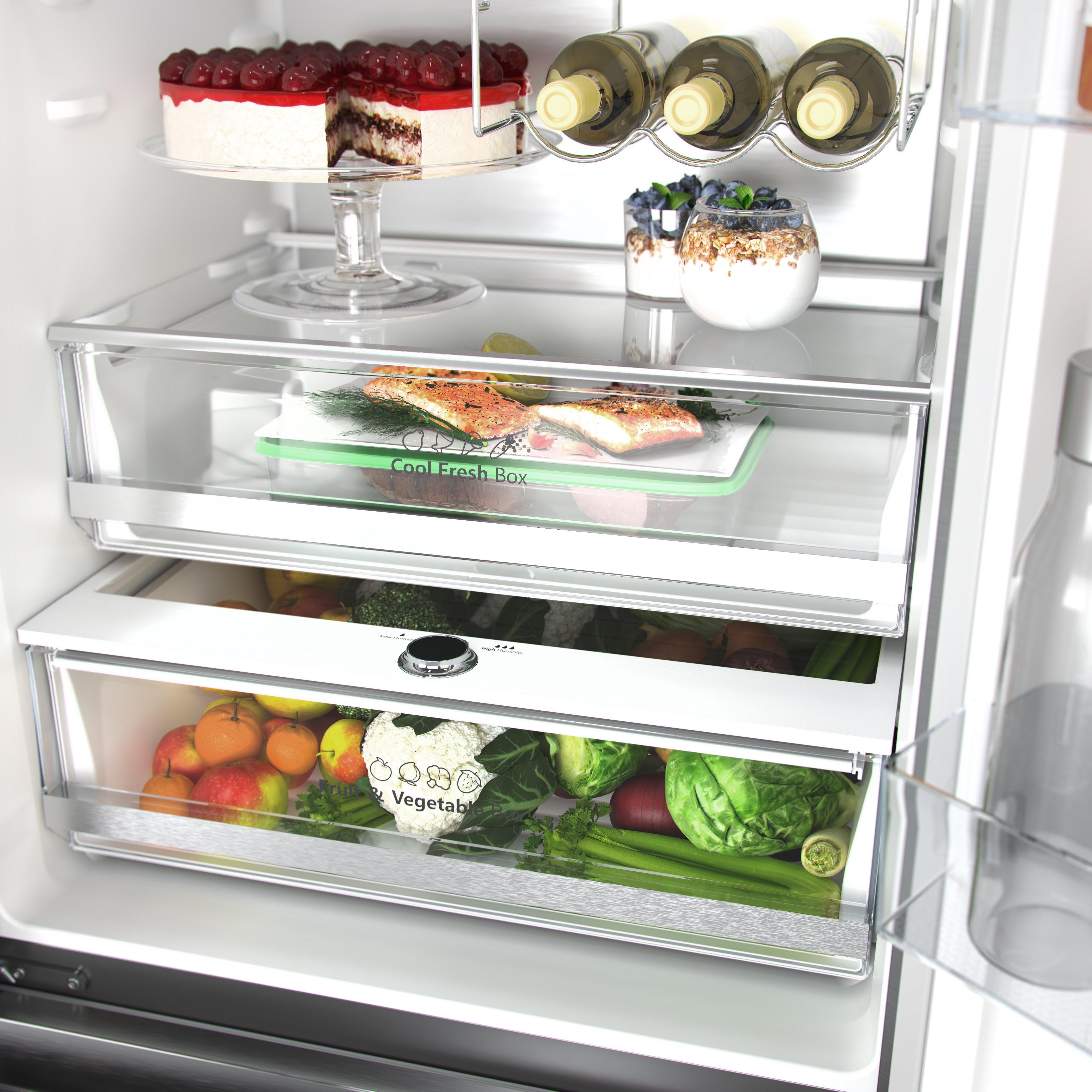 Hisense RF632N4WIE 70.4cm 60/40 Frost Free American Fridge Freezer - Stainless Steel thumbnail image