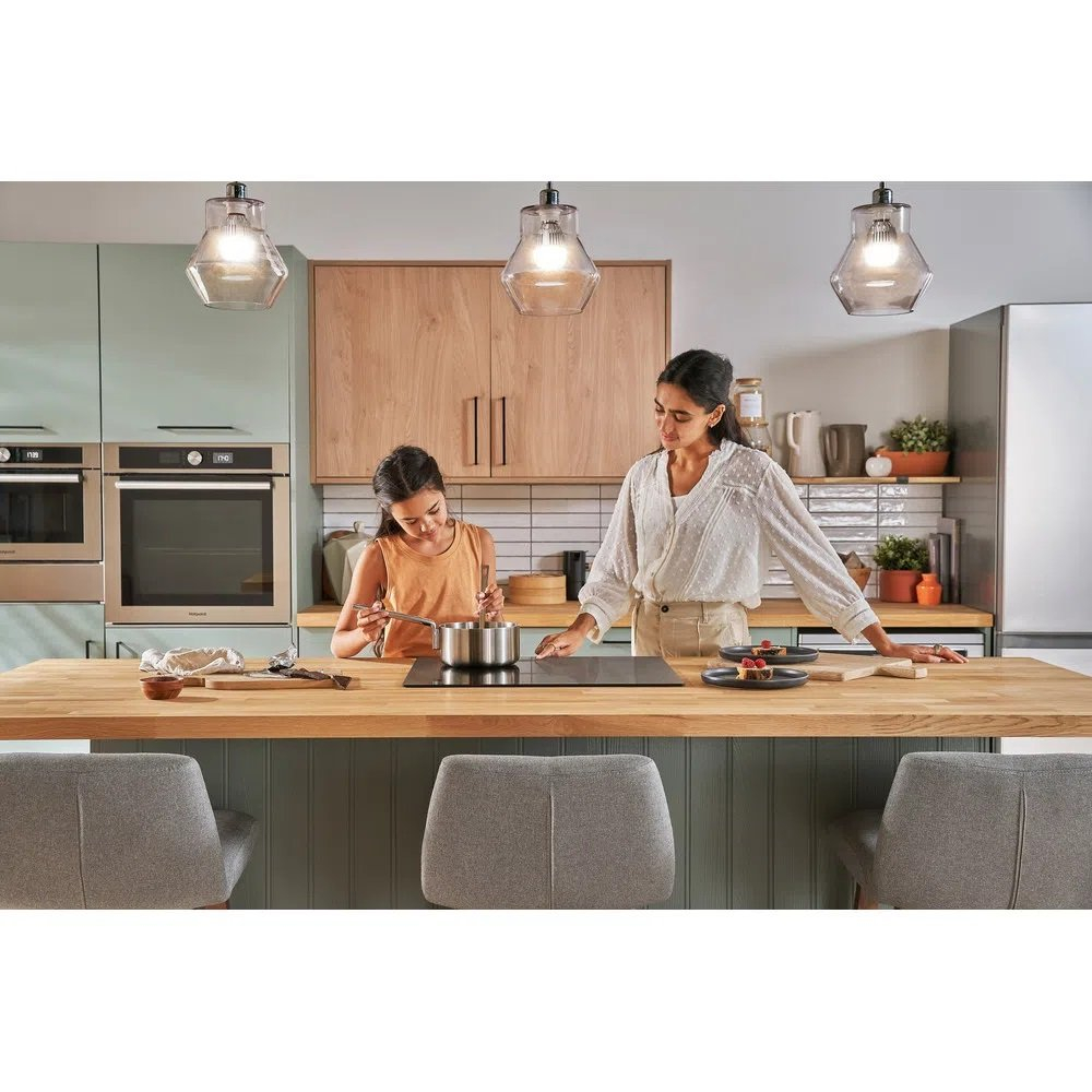 Hotpoint TQ1460S 59cm Induction Hob - Black thumbnail image