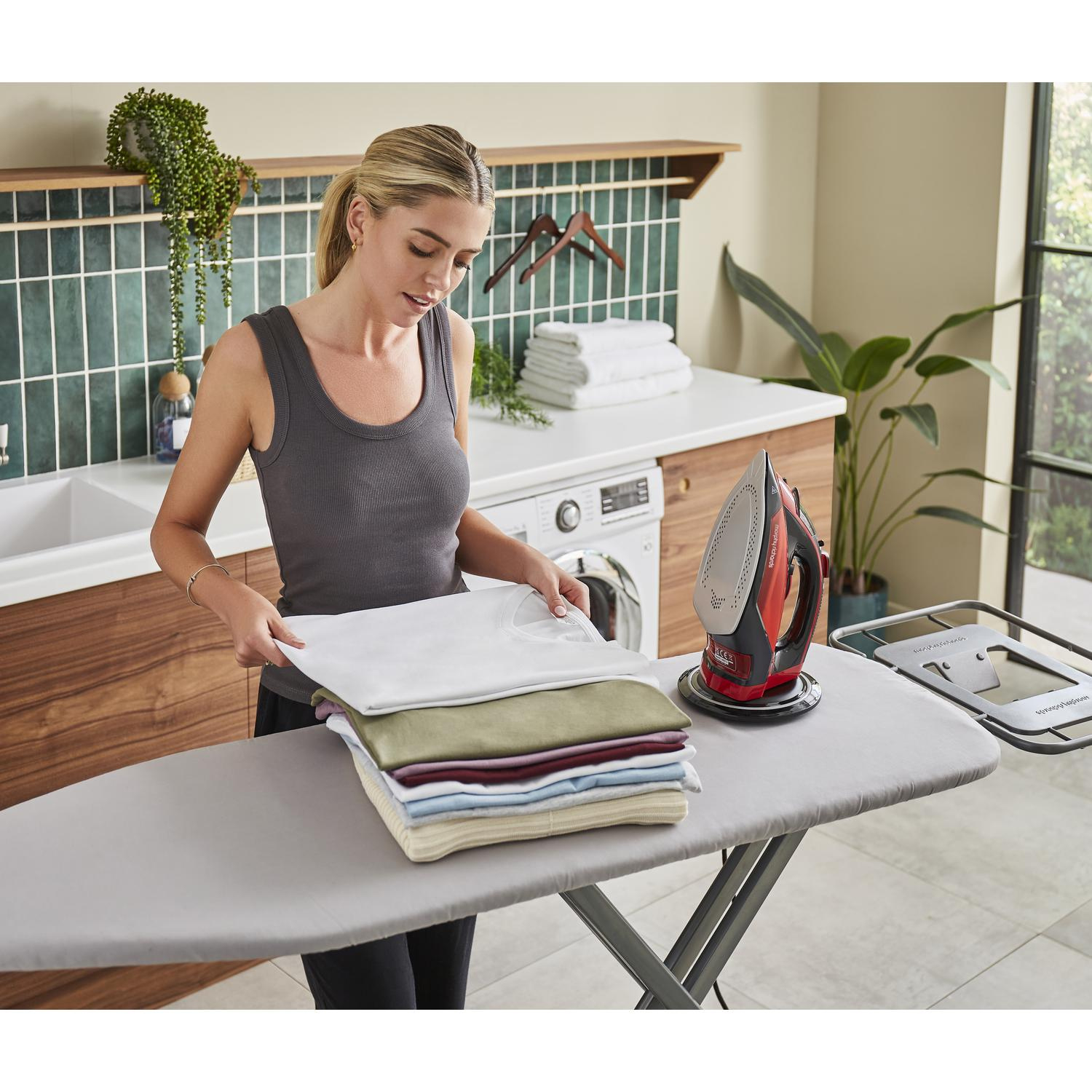 Morphy Richards 303250 EasyCharge Cordless Steam Iron - Red thumbnail image