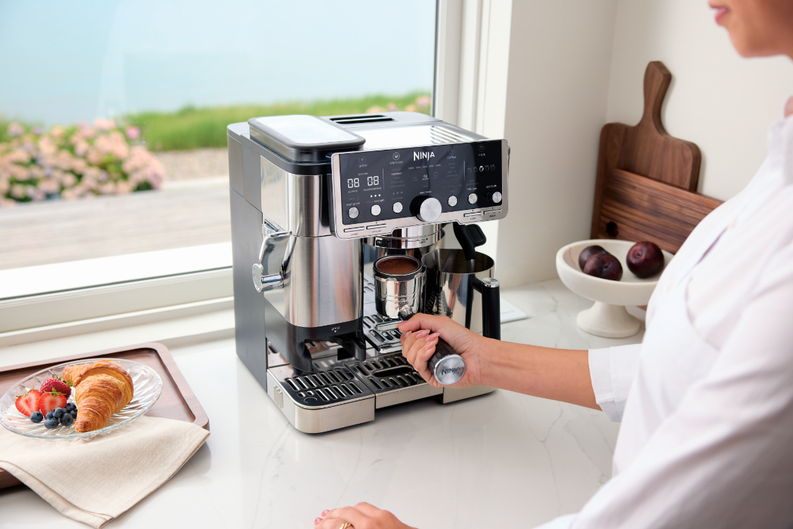 Ninja ES701UK Luxe Cafe Pro Series Espresso Machine - Black/Stainless Steel thumbnail image