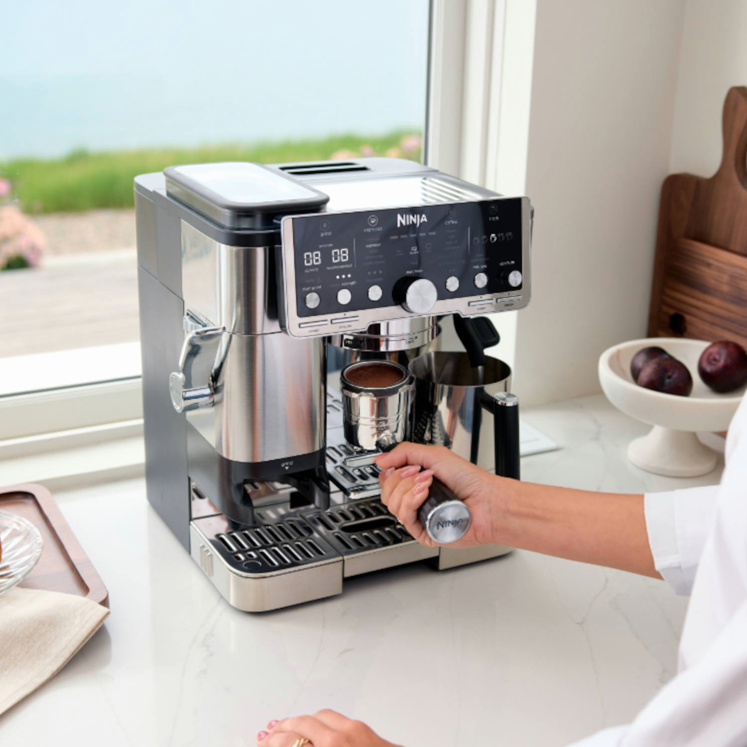 Ninja ES701UK Luxe Cafe Pro Series Espresso Machine - Black/Stainless Steel thumbnail image