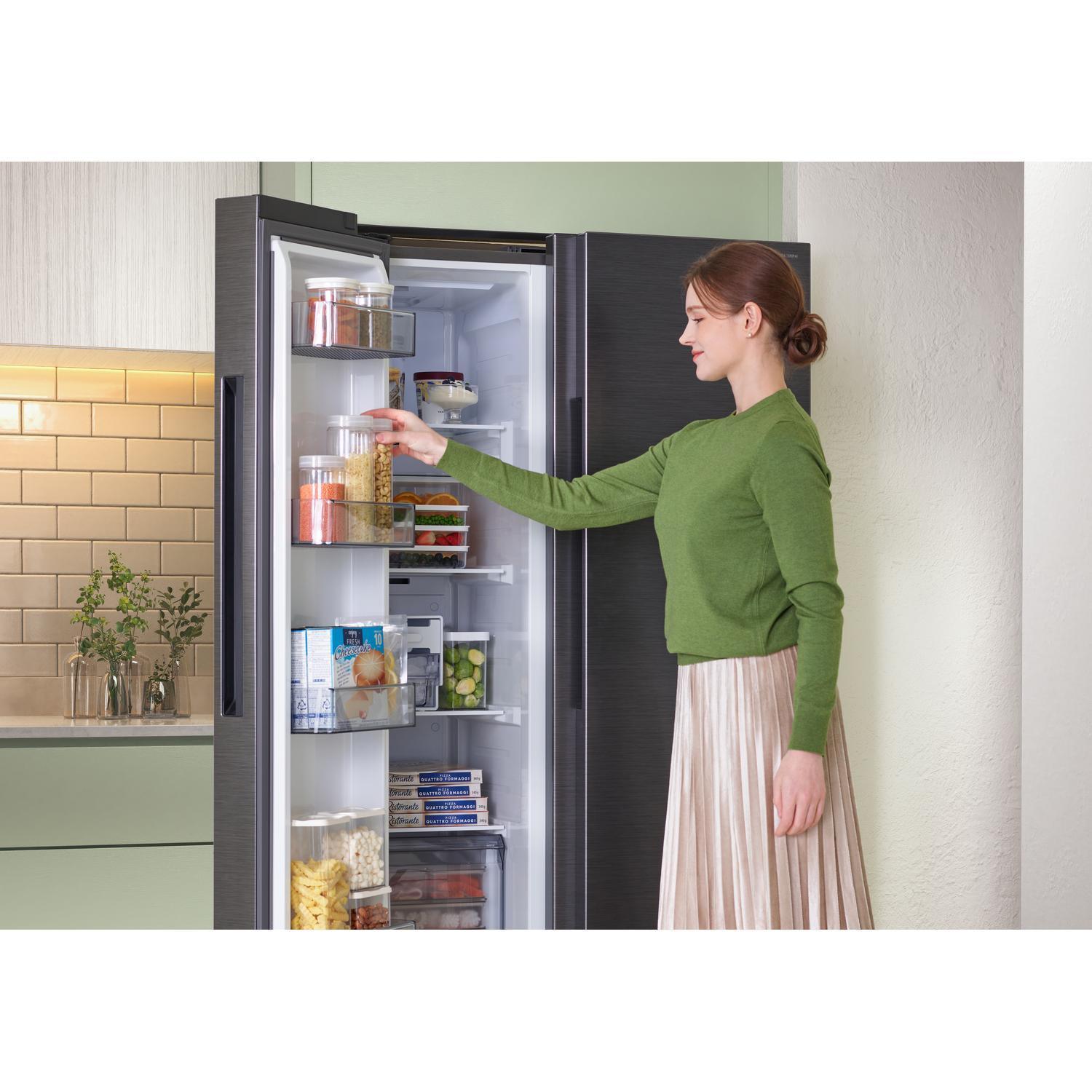 Samsung RS70F67QCTEU 91.2cm 60/40  American Fridge Freezer - Silver thumbnail image