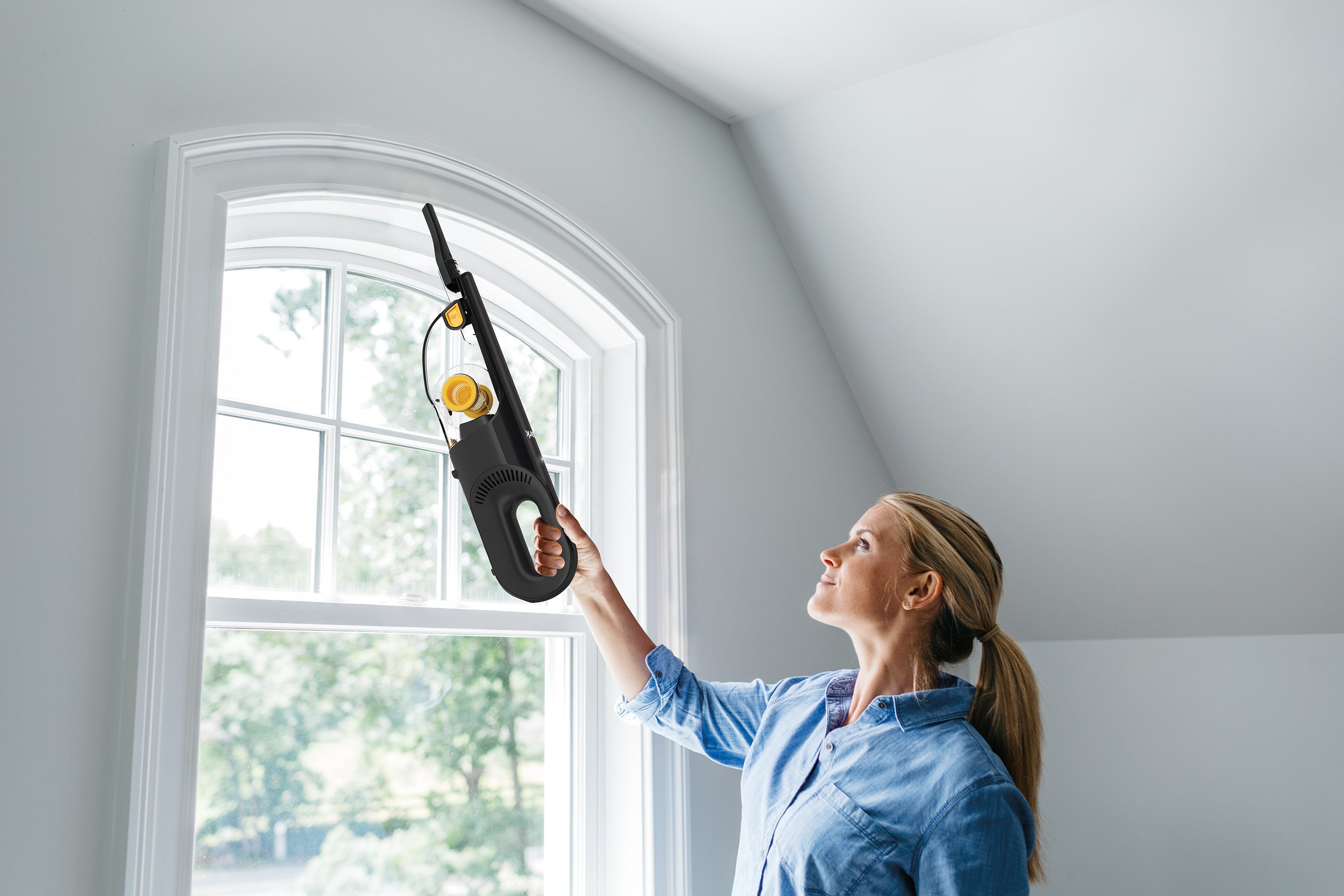 Shark CH950UKT Cordless HandVac Pet Model  thumbnail image