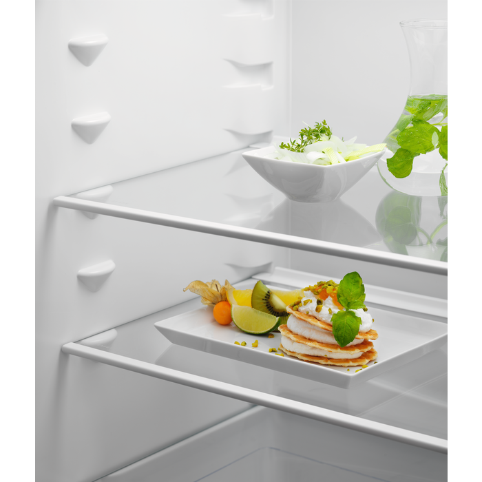 Zanussi ZNNN18ES3 54.6cm 70/30 Integrated Frost Free Fridge Freezer thumbnail image