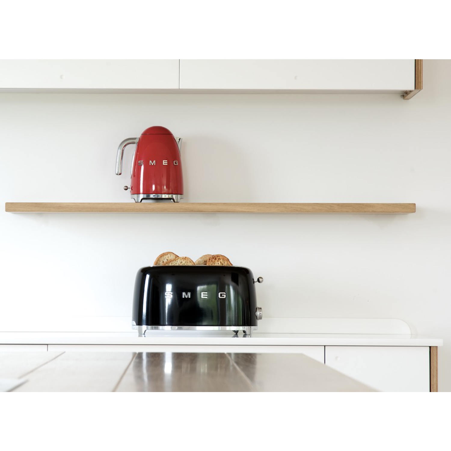 Smeg 50's Retro Style Kettle thumbnail image